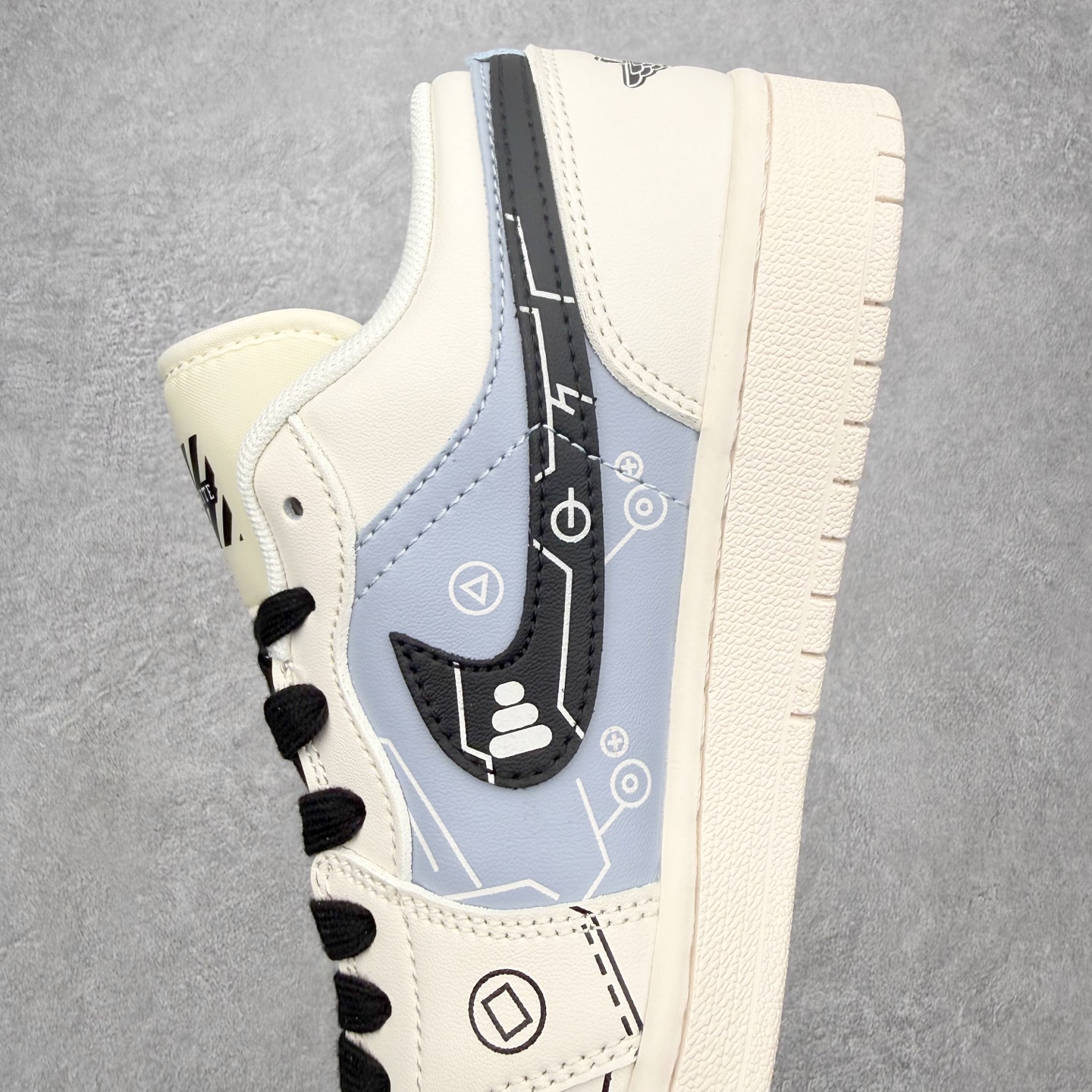 图片[7]-＃福利特价 Air Jordan AJ1 Low 低帮联名定制配色 原厂内置气垫魔块 A模大底 头层小牛皮 鞋舌AJ原厂专用牛津布+AJ专用反口珍珠布+原厂无杂质高弹内里海棉+特殊封边弹力鞋带 实拍调校N版已经零色差零失真 百分百还原实物色彩所见即所得 不存在货不对板色差等低级问题 选购参考实物拍摄 不混卖不参货 只用心做好货严格选品 承诺混一赔十 尺码：36 36.5 37.5 38 38.5 39 40 40.5 41 42 42.5 43 44 44.5 45-选品中心