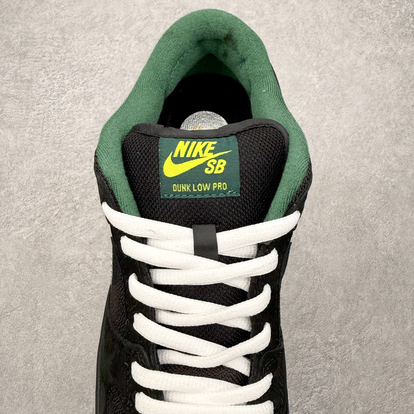 图片[5]-＃F版 NK Dunk SB Low 时尚舒适 防滑耐磨低帮板鞋 FQ7585-200 实力大厂出品 新配色陆续开发 利润个位数只为口碑 全套原纸板楦头开发 确保原汁原味 完美呈现DUNK版型 一比一鞋头弧度高度鞋身弧度 此版本只针对中端市场 皮料材质有所更替 其他数据细节工艺流程均保持一致 绝不口嗨 细节品控鞋型随意对比 独家私模官方第六代原厂航空铝磨具打磨大底 鞋头坡度极致还原 无解鞋型 原盒原配 圈内天花板工艺 原厂玻璃冲刀 超高清洁度 全鞋零毛边皮料切割 原厂中底布点胶 中底布拉帮走线遵循公司 尺码：36 36.5 37.5 38 38.5 39 40 40.5 41 42 42.5 43 44 44.5 45 46-选品中心