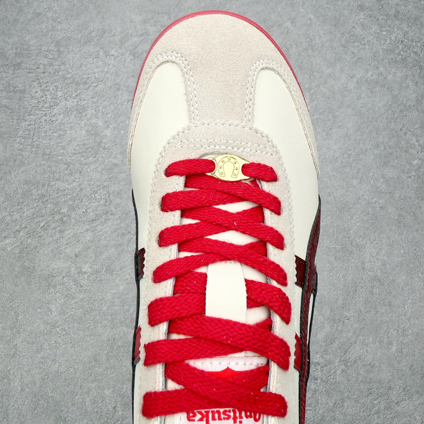 图片[4]-＃C版 Asics Onitsuka Tiger MEXICO 66 亚瑟士鬼冢虎复古经典板鞋 市场王者选手 海外订单工厂出品 长期生产补货永不断码 超成熟稳定的做工品控 原装全套纸板楦头开发 原汁原味 完美呈现版型 私模正确鞋底咬花纹路 一比一鞋头弧度高度鞋身弧度 绝不口嗨 细节品控鞋型随意秒杀市面 原档咬花纹路私模大底 一个单元有六个三角形 总体形拼接呈现花瓣状 官方四联吊牌 原装Ortholite轻量化鞋垫 原盒原配 质保卡 说明书 钢印防尘纸 纸板中底带钢印 乳胶组合鞋垫 支持全方位的对比专柜 产品从款式颜色造型上体现出追求舒适和细节的完美 鞋类更是推崇手工制作的严谨与完美 融舒适性与可穿性的设计风格 注重细节的完美和别致魅力 既保持稳重 又不失轻松的时尚感 尺码：36 37 37.5 38 39 39.5 40 40.5 41.5 42 42.5 43.5 44 45-选品中心