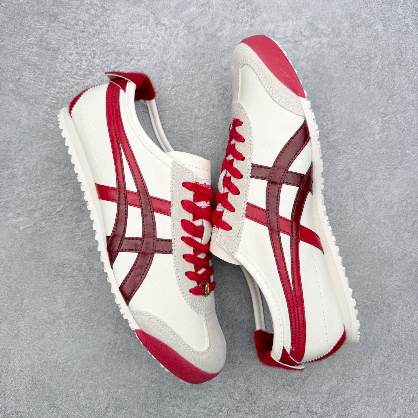 图片[3]-＃C版 Asics Onitsuka Tiger MEXICO 66 亚瑟士鬼冢虎复古经典板鞋 市场王者选手 海外订单工厂出品 长期生产补货永不断码 超成熟稳定的做工品控 原装全套纸板楦头开发 原汁原味 完美呈现版型 私模正确鞋底咬花纹路 一比一鞋头弧度高度鞋身弧度 绝不口嗨 细节品控鞋型随意秒杀市面 原档咬花纹路私模大底 一个单元有六个三角形 总体形拼接呈现花瓣状 官方四联吊牌 原装Ortholite轻量化鞋垫 原盒原配 质保卡 说明书 钢印防尘纸 纸板中底带钢印 乳胶组合鞋垫 支持全方位的对比专柜 产品从款式颜色造型上体现出追求舒适和细节的完美 鞋类更是推崇手工制作的严谨与完美 融舒适性与可穿性的设计风格 注重细节的完美和别致魅力 既保持稳重 又不失轻松的时尚感 尺码：36 37 37.5 38 39 39.5 40 40.5 41.5 42 42.5 43.5 44 45-选品中心
