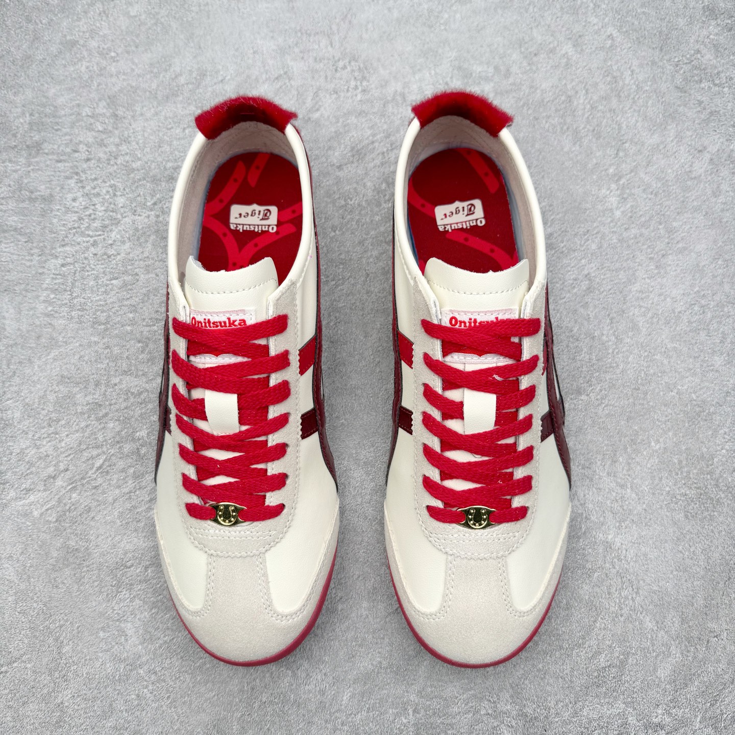 图片[2]-＃C版 Asics Onitsuka Tiger MEXICO 66 亚瑟士鬼冢虎复古经典板鞋 市场王者选手 海外订单工厂出品 长期生产补货永不断码 超成熟稳定的做工品控 原装全套纸板楦头开发 原汁原味 完美呈现版型 私模正确鞋底咬花纹路 一比一鞋头弧度高度鞋身弧度 绝不口嗨 细节品控鞋型随意秒杀市面 原档咬花纹路私模大底 一个单元有六个三角形 总体形拼接呈现花瓣状 官方四联吊牌 原装Ortholite轻量化鞋垫 原盒原配 质保卡 说明书 钢印防尘纸 纸板中底带钢印 乳胶组合鞋垫 支持全方位的对比专柜 产品从款式颜色造型上体现出追求舒适和细节的完美 鞋类更是推崇手工制作的严谨与完美 融舒适性与可穿性的设计风格 注重细节的完美和别致魅力 既保持稳重 又不失轻松的时尚感 尺码：36 37 37.5 38 39 39.5 40 40.5 41.5 42 42.5 43.5 44 45-选品中心