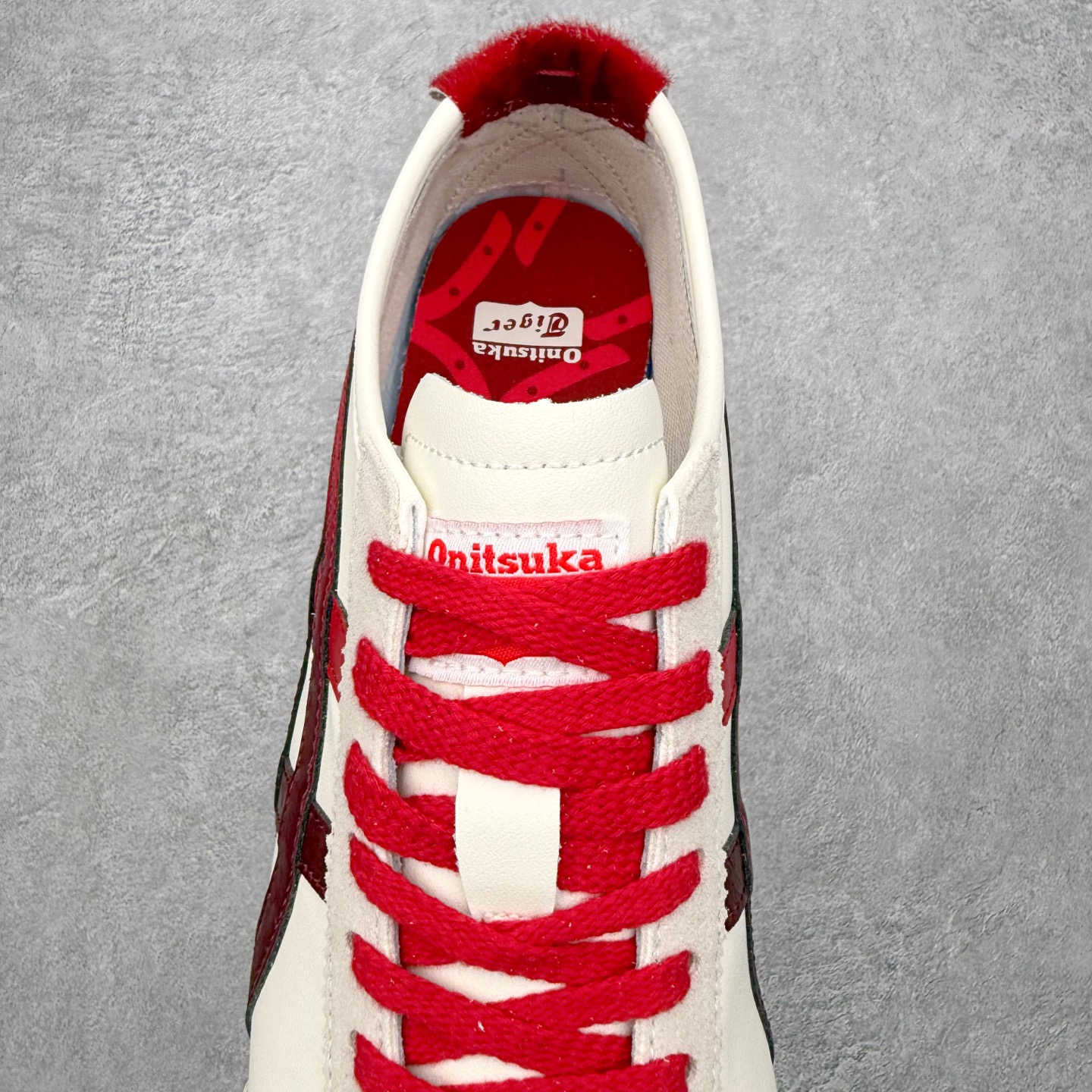 图片[5]-＃C版 Asics Onitsuka Tiger MEXICO 66 亚瑟士鬼冢虎复古经典板鞋 市场王者选手 海外订单工厂出品 长期生产补货永不断码 超成熟稳定的做工品控 原装全套纸板楦头开发 原汁原味 完美呈现版型 私模正确鞋底咬花纹路 一比一鞋头弧度高度鞋身弧度 绝不口嗨 细节品控鞋型随意秒杀市面 原档咬花纹路私模大底 一个单元有六个三角形 总体形拼接呈现花瓣状 官方四联吊牌 原装Ortholite轻量化鞋垫 原盒原配 质保卡 说明书 钢印防尘纸 纸板中底带钢印 乳胶组合鞋垫 支持全方位的对比专柜 产品从款式颜色造型上体现出追求舒适和细节的完美 鞋类更是推崇手工制作的严谨与完美 融舒适性与可穿性的设计风格 注重细节的完美和别致魅力 既保持稳重 又不失轻松的时尚感 尺码：36 37 37.5 38 39 39.5 40 40.5 41.5 42 42.5 43.5 44 45-选品中心