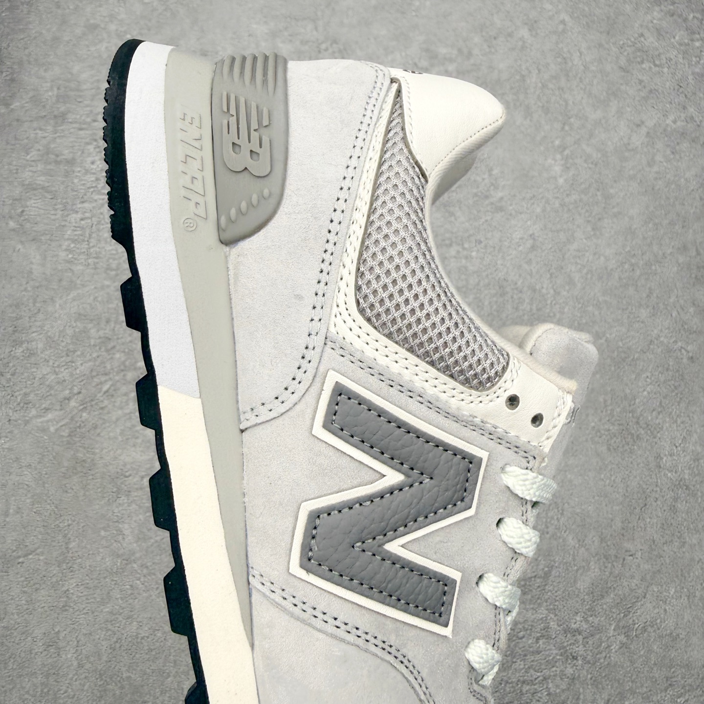 图片[6]-NB新百伦New Balance U574升级版系列低帮复古休闲运动慢跑鞋 新版NB574，妥妥美产既视感有木有。相较传统574，新版鞋跟及鞋面设计自带9系美产既视感！鞋面、内衬质感以及穿着体验更加！鞋型更流畅和饱满,鞋底增添了风格的多样化!底部升级橡胶颗粒大底,更防滑耐磨,上脚后感觉柔软且舒适。尺码：36 36.5 37.5 38 38.5 39.5 40 40.5 41.5 42 42.5 43 44 45-选品中心