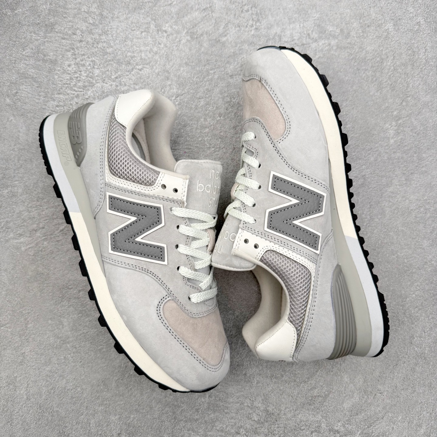 图片[3]-NB新百伦New Balance U574升级版系列低帮复古休闲运动慢跑鞋 新版NB574，妥妥美产既视感有木有。相较传统574，新版鞋跟及鞋面设计自带9系美产既视感！鞋面、内衬质感以及穿着体验更加！鞋型更流畅和饱满,鞋底增添了风格的多样化!底部升级橡胶颗粒大底,更防滑耐磨,上脚后感觉柔软且舒适。尺码：36 36.5 37.5 38 38.5 39.5 40 40.5 41.5 42 42.5 43 44 45-选品中心