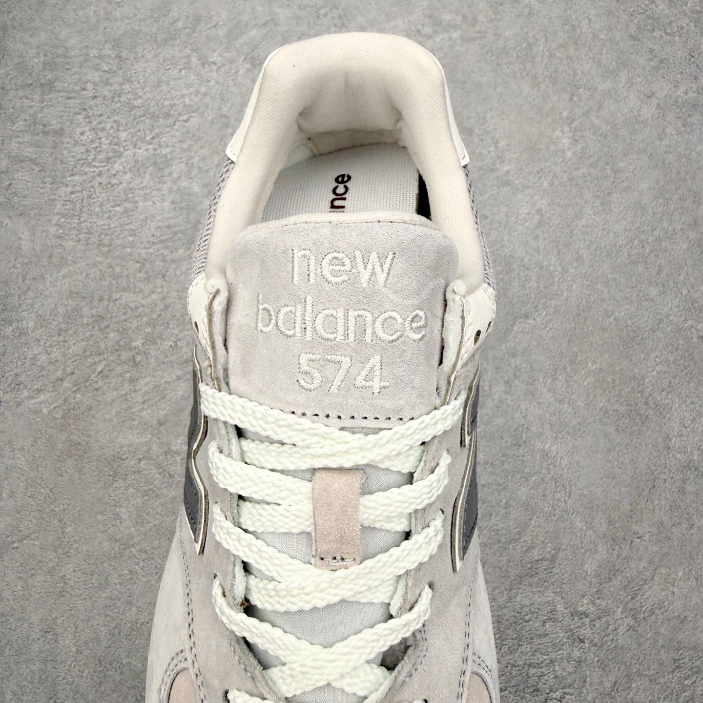 图片[5]-NB新百伦New Balance U574升级版系列低帮复古休闲运动慢跑鞋 新版NB574，妥妥美产既视感有木有。相较传统574，新版鞋跟及鞋面设计自带9系美产既视感！鞋面、内衬质感以及穿着体验更加！鞋型更流畅和饱满,鞋底增添了风格的多样化!底部升级橡胶颗粒大底,更防滑耐磨,上脚后感觉柔软且舒适。尺码：36 36.5 37.5 38 38.5 39.5 40 40.5 41.5 42 42.5 43 44 45-选品中心