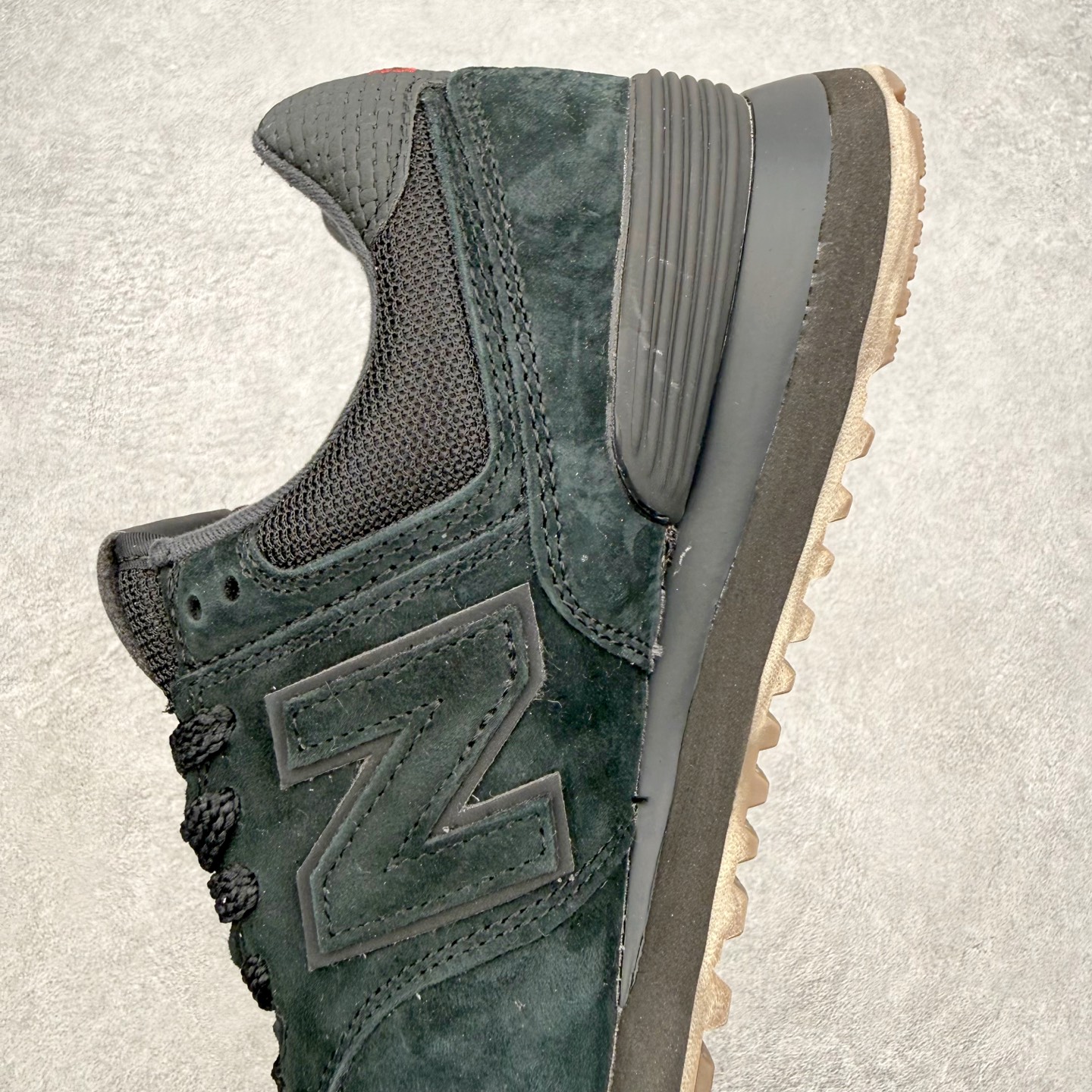 图片[7]-NB新百伦New Balance U574升级版系列低帮复古休闲运动慢跑鞋 新版NB574，妥妥美产既视感有木有。相较传统574，新版鞋跟及鞋面设计自带9系美产既视感！鞋面、内衬质感以及穿着体验更加！鞋型更流畅和饱满,鞋底增添了风格的多样化!底部升级橡胶颗粒大底,更防滑耐磨,上脚后感觉柔软且舒适。尺码：36 36.5 37.5 38 38.5 39.5 40 40.5 41.5 42 42.5 43 44 45-选品中心