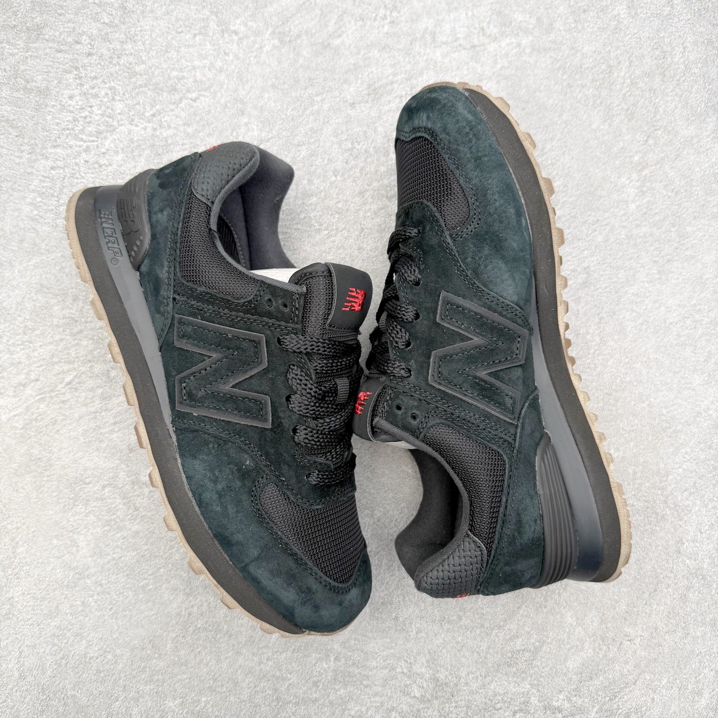 图片[3]-NB新百伦New Balance U574升级版系列低帮复古休闲运动慢跑鞋 新版NB574，妥妥美产既视感有木有。相较传统574，新版鞋跟及鞋面设计自带9系美产既视感！鞋面、内衬质感以及穿着体验更加！鞋型更流畅和饱满,鞋底增添了风格的多样化!底部升级橡胶颗粒大底,更防滑耐磨,上脚后感觉柔软且舒适。尺码：36 36.5 37.5 38 38.5 39.5 40 40.5 41.5 42 42.5 43 44 45-选品中心