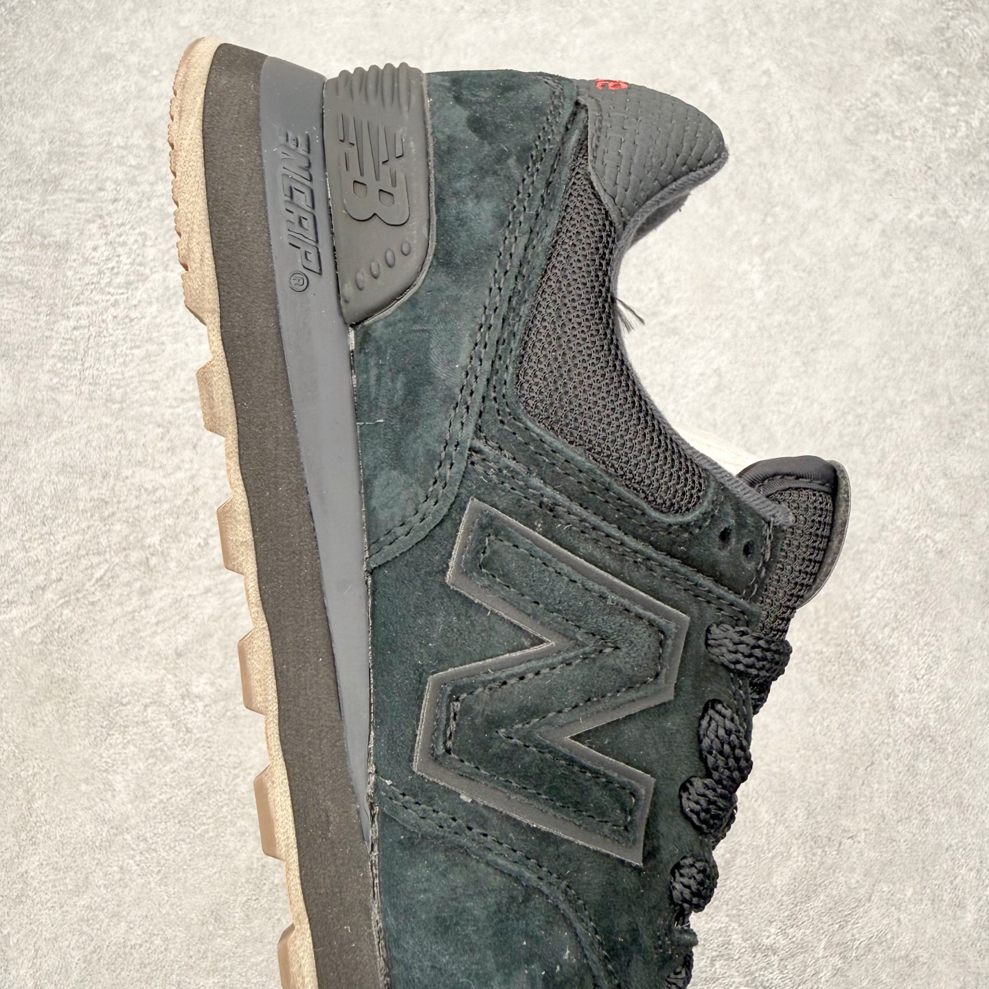 图片[6]-NB新百伦New Balance U574升级版系列低帮复古休闲运动慢跑鞋 新版NB574，妥妥美产既视感有木有。相较传统574，新版鞋跟及鞋面设计自带9系美产既视感！鞋面、内衬质感以及穿着体验更加！鞋型更流畅和饱满,鞋底增添了风格的多样化!底部升级橡胶颗粒大底,更防滑耐磨,上脚后感觉柔软且舒适。尺码：36 36.5 37.5 38 38.5 39.5 40 40.5 41.5 42 42.5 43 44 45-选品中心