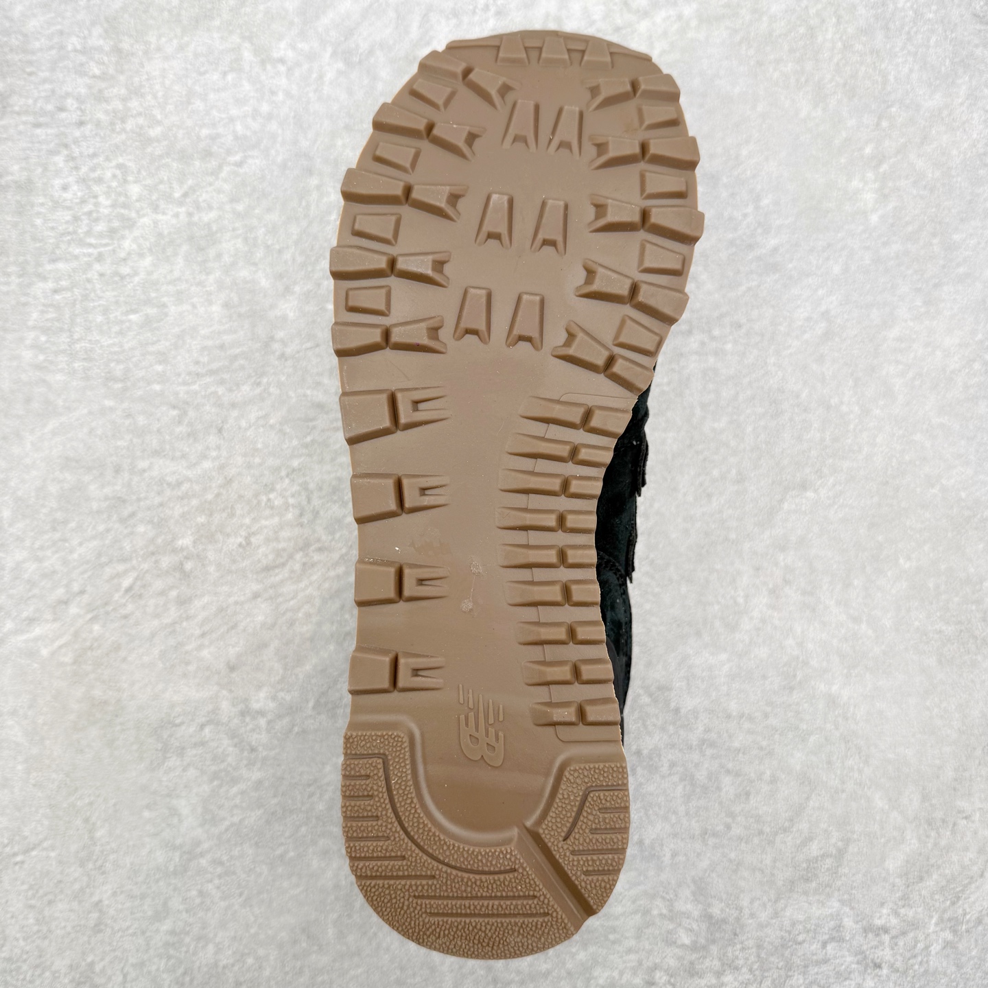 图片[9]-NB新百伦New Balance U574升级版系列低帮复古休闲运动慢跑鞋 新版NB574，妥妥美产既视感有木有。相较传统574，新版鞋跟及鞋面设计自带9系美产既视感！鞋面、内衬质感以及穿着体验更加！鞋型更流畅和饱满,鞋底增添了风格的多样化!底部升级橡胶颗粒大底,更防滑耐磨,上脚后感觉柔软且舒适。尺码：36 36.5 37.5 38 38.5 39.5 40 40.5 41.5 42 42.5 43 44 45-选品中心