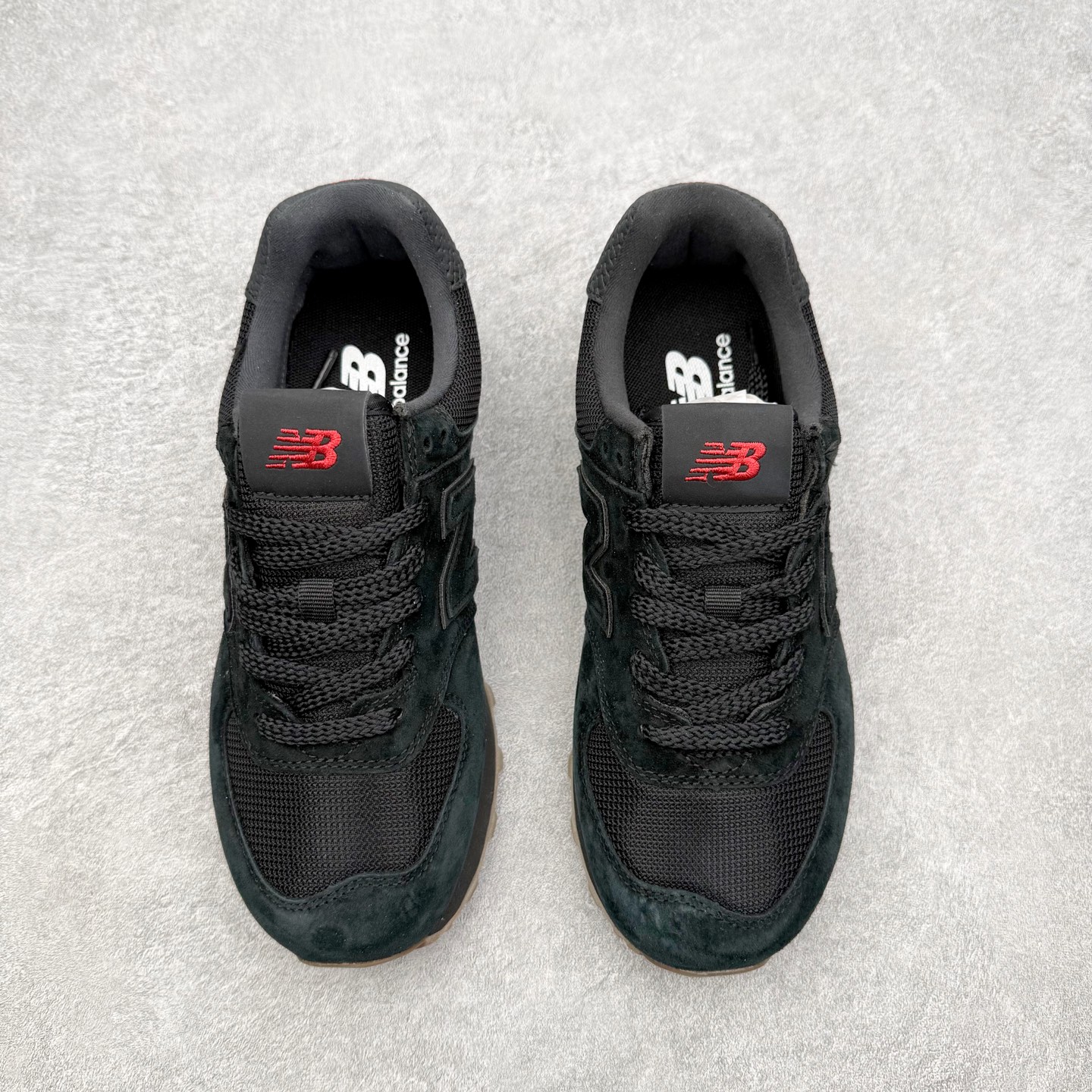 图片[2]-NB新百伦New Balance U574升级版系列低帮复古休闲运动慢跑鞋 新版NB574，妥妥美产既视感有木有。相较传统574，新版鞋跟及鞋面设计自带9系美产既视感！鞋面、内衬质感以及穿着体验更加！鞋型更流畅和饱满,鞋底增添了风格的多样化!底部升级橡胶颗粒大底,更防滑耐磨,上脚后感觉柔软且舒适。尺码：36 36.5 37.5 38 38.5 39.5 40 40.5 41.5 42 42.5 43 44 45-选品中心