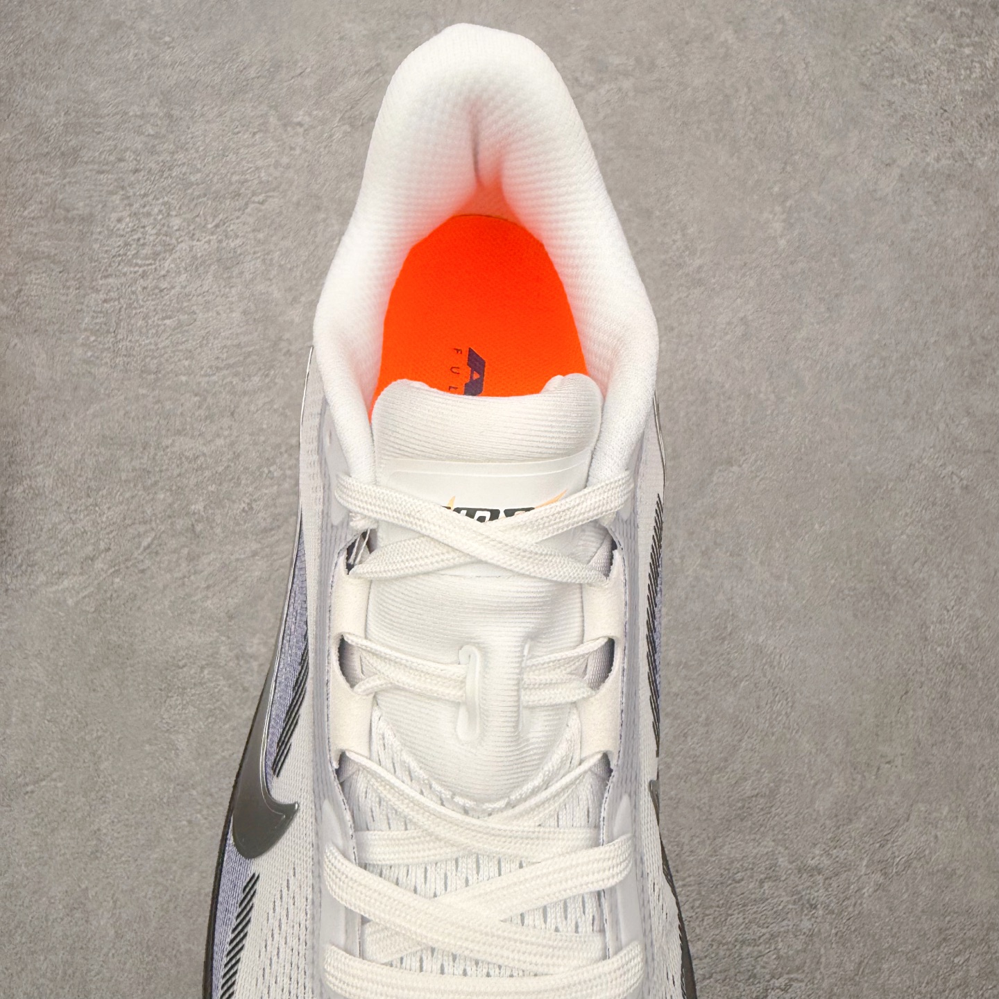 图片[5]-NK Zoom Pegasus 飞马42代马拉松系列网面透气缓震疾速跑鞋 拥有 Zoom Air 一如既往的稳定感和流畅感 鞋面采用工程网眼设计 为特定高热区域营造出色透气性 进一步增加鞋面的穿孔数量 让足部能够快速散热 中足搭配 Flywire 飞线 在高速运动时营造舒适稳定的贴合感 内置Zoon气垫加持 动力十足 尺码：36 36.5 37.5 38 38.5 39 40 40.5 41 42 42.5 43 44 44.5 45-选品中心