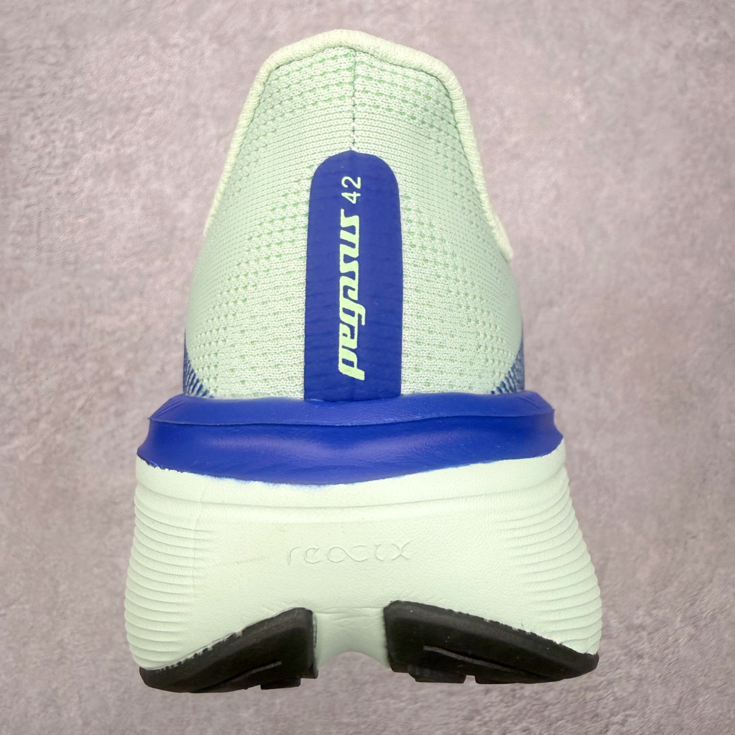 图片[8]-NK Zoom Pegasus 飞马42代马拉松系列网面透气缓震疾速跑鞋 拥有 Zoom Air 一如既往的稳定感和流畅感 鞋面采用工程网眼设计 为特定高热区域营造出色透气性 进一步增加鞋面的穿孔数量 让足部能够快速散热 中足搭配 Flywire 飞线 在高速运动时营造舒适稳定的贴合感 内置Zoon气垫加持 动力十足 尺码：36 36.5 37.5 38 38.5 39 40 40.5 41 42 42.5 43 44 44.5 45-选品中心