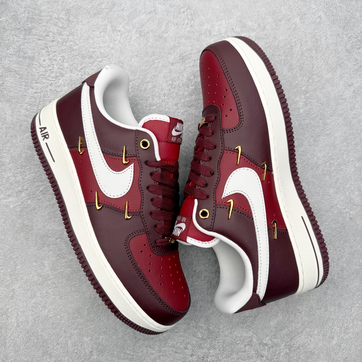 图片[3]-＃特价福利 NK Air Force 1´07 Low 空军一号低帮百搭休闲运动板鞋 2022全新楦头鞋型 鱼鳞大底 历时开发三个月 清洁度完美 二维码鞋标 内置芯片及solo气垫 大底高度及其弧度依照正品 钢印 logo刺绣 鞋口弧度 鞋头长度 鞋面冲孔 鞋垫背胶及钢印 完美鞋型对比正品 每一处都是细节满满 尺码：35.5 36 36.5 37.5 38 38.5 39 40 40.5 41 42 42.5 43 44 44.5 45-选品中心