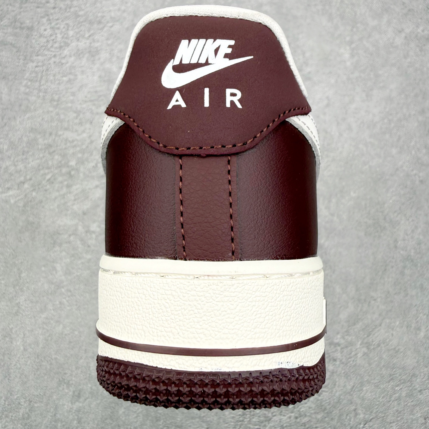 图片[8]-＃特价福利 NK Air Force 1´07 Low 空军一号低帮百搭休闲运动板鞋 2022全新楦头鞋型 鱼鳞大底 历时开发三个月 清洁度完美 二维码鞋标 内置芯片及solo气垫 大底高度及其弧度依照正品 钢印 logo刺绣 鞋口弧度 鞋头长度 鞋面冲孔 鞋垫背胶及钢印 完美鞋型对比正品 每一处都是细节满满 尺码：35.5 36 36.5 37.5 38 38.5 39 40 40.5 41 42 42.5 43 44 44.5 45-选品中心