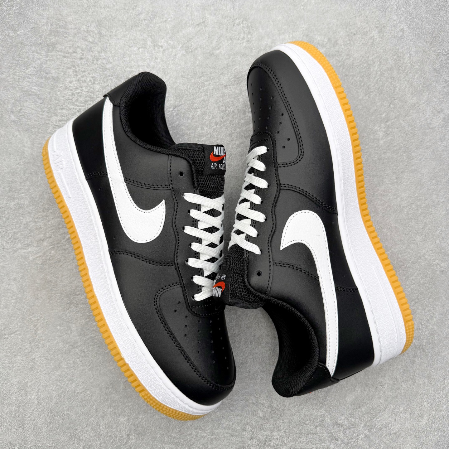图片[3]-＃特价福利 NK Air Force 1´07 Low 空军一号低帮百搭休闲运动板鞋 2022全新楦头鞋型 鱼鳞大底 历时开发三个月 清洁度完美 二维码鞋标 内置芯片及solo气垫 大底高度及其弧度依照正品 钢印 logo刺绣 鞋口弧度 鞋头长度 鞋面冲孔 鞋垫背胶及钢印 完美鞋型对比正品 每一处都是细节满满 尺码：35.5 36 36.5 37.5 38 38.5 39 40 40.5 41 42 42.5 43 44 44.5 45-选品中心