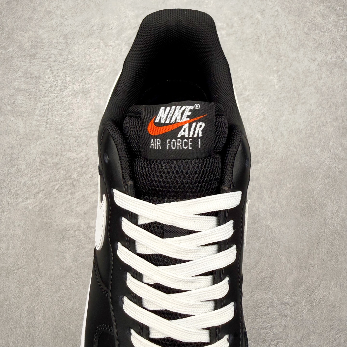 图片[5]-＃特价福利 NK Air Force 1´07 Low 空军一号低帮百搭休闲运动板鞋 2022全新楦头鞋型 鱼鳞大底 历时开发三个月 清洁度完美 二维码鞋标 内置芯片及solo气垫 大底高度及其弧度依照正品 钢印 logo刺绣 鞋口弧度 鞋头长度 鞋面冲孔 鞋垫背胶及钢印 完美鞋型对比正品 每一处都是细节满满 尺码：35.5 36 36.5 37.5 38 38.5 39 40 40.5 41 42 42.5 43 44 44.5 45-选品中心
