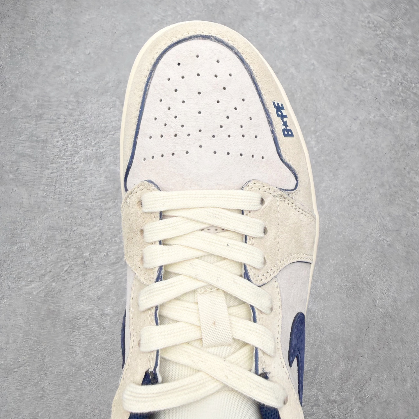 图片[4]-＃福利特价 Air Jordan AJ1 Low 低帮联名定制配色 原厂内置气垫魔块 A模大底 头层小牛皮 鞋舌AJ原厂专用牛津布+AJ专用反口珍珠布+原厂无杂质高弹内里海棉+特殊封边弹力鞋带 实拍调校N版已经零色差零失真 百分百还原实物色彩所见即所得 不存在货不对板色差等低级问题 选购参考实物拍摄 不混卖不参货 只用心做好货严格选品 承诺混一赔十 尺码：36 36.5 37.5 38 38.5 39 40 40.5 41 42 42.5 43 44 44.5 45-选品中心