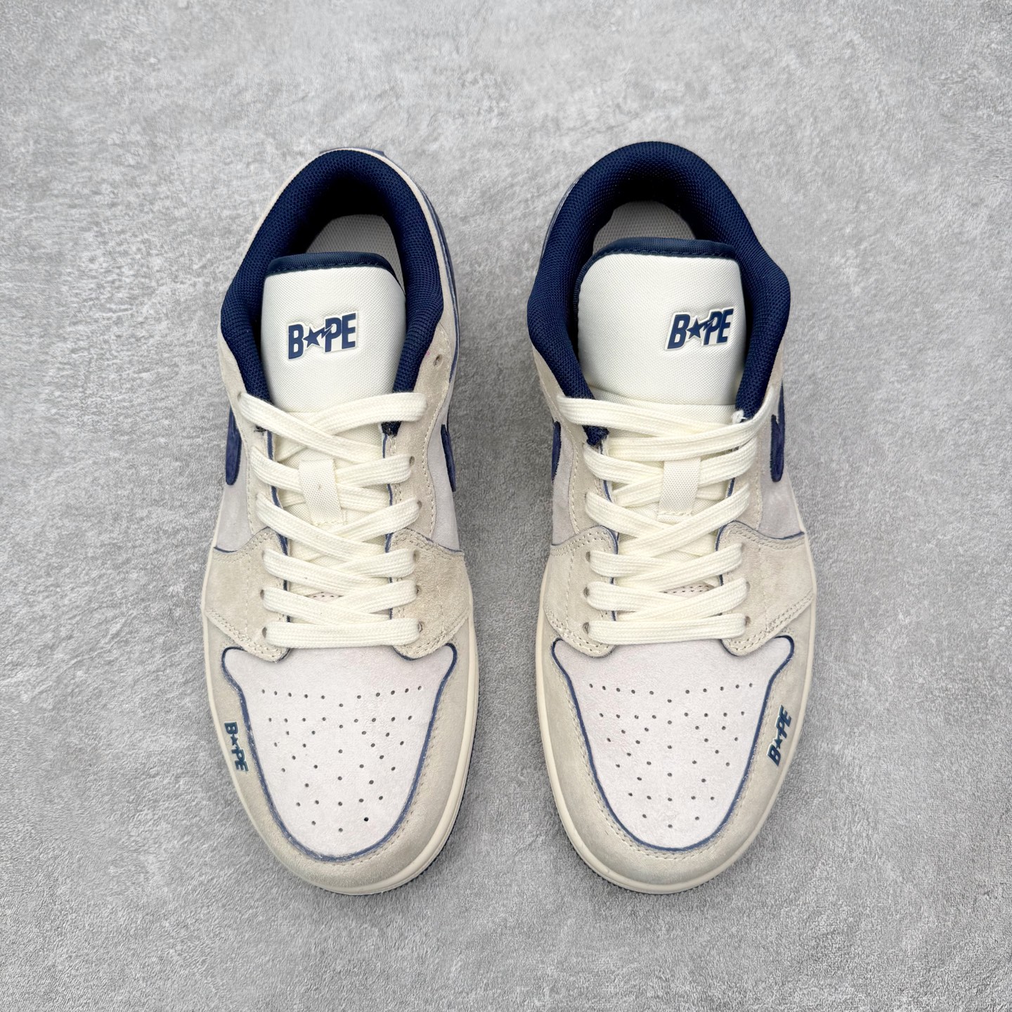 图片[2]-＃福利特价 Air Jordan AJ1 Low 低帮联名定制配色 原厂内置气垫魔块 A模大底 头层小牛皮 鞋舌AJ原厂专用牛津布+AJ专用反口珍珠布+原厂无杂质高弹内里海棉+特殊封边弹力鞋带 实拍调校N版已经零色差零失真 百分百还原实物色彩所见即所得 不存在货不对板色差等低级问题 选购参考实物拍摄 不混卖不参货 只用心做好货严格选品 承诺混一赔十 尺码：36 36.5 37.5 38 38.5 39 40 40.5 41 42 42.5 43 44 44.5 45-选品中心