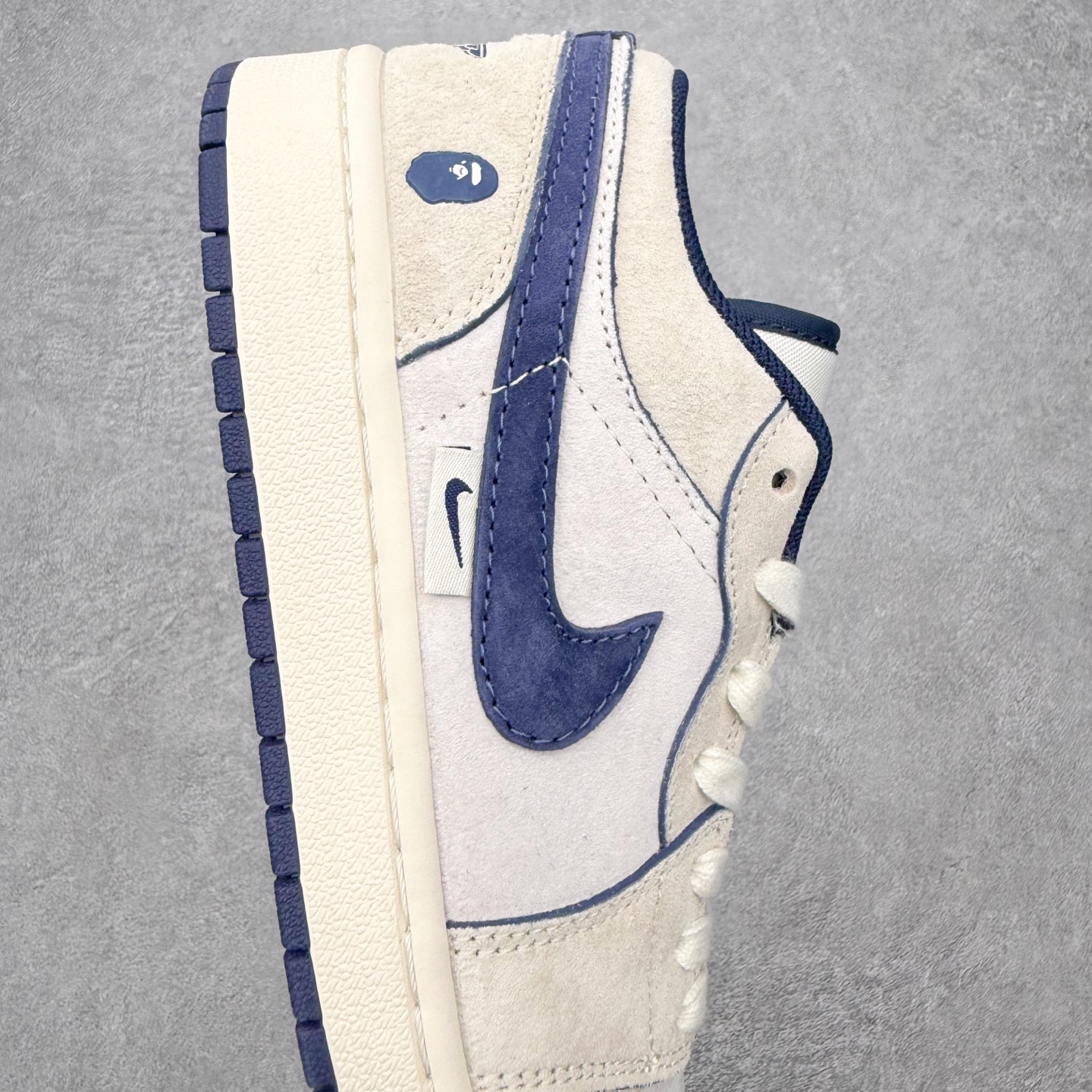 图片[6]-＃福利特价 Air Jordan AJ1 Low 低帮联名定制配色 原厂内置气垫魔块 A模大底 头层小牛皮 鞋舌AJ原厂专用牛津布+AJ专用反口珍珠布+原厂无杂质高弹内里海棉+特殊封边弹力鞋带 实拍调校N版已经零色差零失真 百分百还原实物色彩所见即所得 不存在货不对板色差等低级问题 选购参考实物拍摄 不混卖不参货 只用心做好货严格选品 承诺混一赔十 尺码：36 36.5 37.5 38 38.5 39 40 40.5 41 42 42.5 43 44 44.5 45-选品中心
