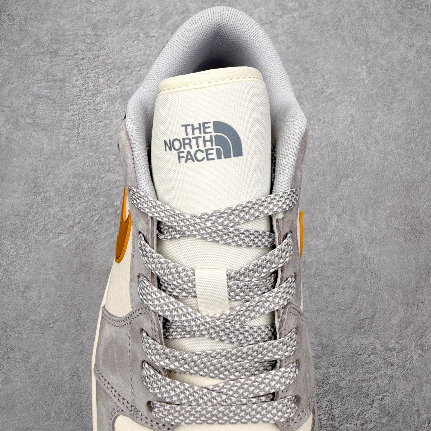 图片[5]-＃福利特价 Air Jordan AJ1 Low 低帮联名定制配色 原厂内置气垫魔块 A模大底 头层小牛皮 鞋舌AJ原厂专用牛津布+AJ专用反口珍珠布+原厂无杂质高弹内里海棉+特殊封边弹力鞋带 实拍调校N版已经零色差零失真 百分百还原实物色彩所见即所得 不存在货不对板色差等低级问题 选购参考实物拍摄 不混卖不参货 只用心做好货严格选品 承诺混一赔十 尺码：36 36.5 37.5 38 38.5 39 40 40.5 41 42 42.5 43 44 44.5 45-选品中心