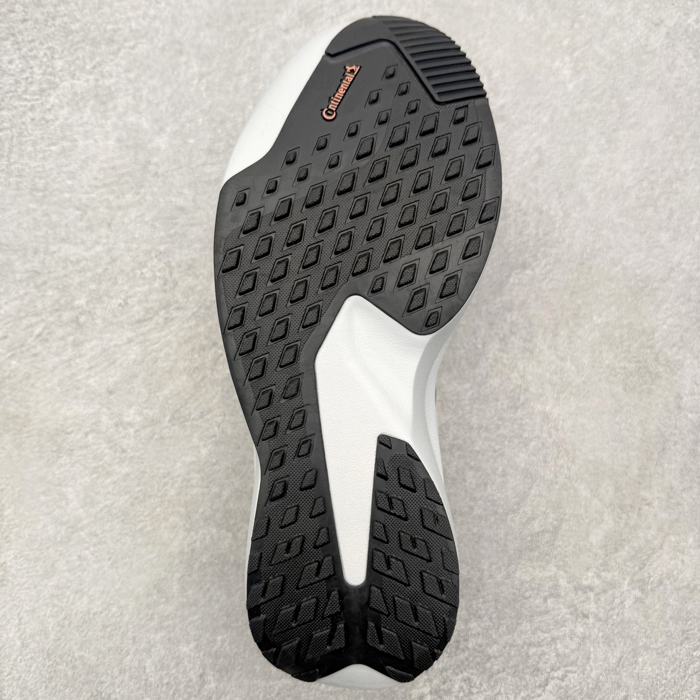 图片[9]-AD Adizero EVO SL ATR M 马拉松竞速专业跑鞋 CELERMESH针织网面非常轻薄 纤维间的缝隙很大 可以保证跑步时的透气、排汗效果 鞋舌直接与两侧的内衬和鞋底连接在一起 在跑步过程中不会被鞋舌的左右移动所困扰 在标准鞋带孔的基础上再拓宽一组鞋带孔 适合不同脚型的需求 突破性 EnergyRods 技术，有助于跑者实现更好的成绩 中底独特的LIGHTSTRIKE PRO泡棉材质 微弹感觉在跑步过程中给予了良好的支撑体验 对于顶级精英和高水平进阶跑者来说 ADIOS PRO是一双值得信赖的竞速比赛用鞋 尺码：36 36.5 37.5 38 38.5 39 40 40.5 41 42 42.5 43 44 44.5 45-选品中心
