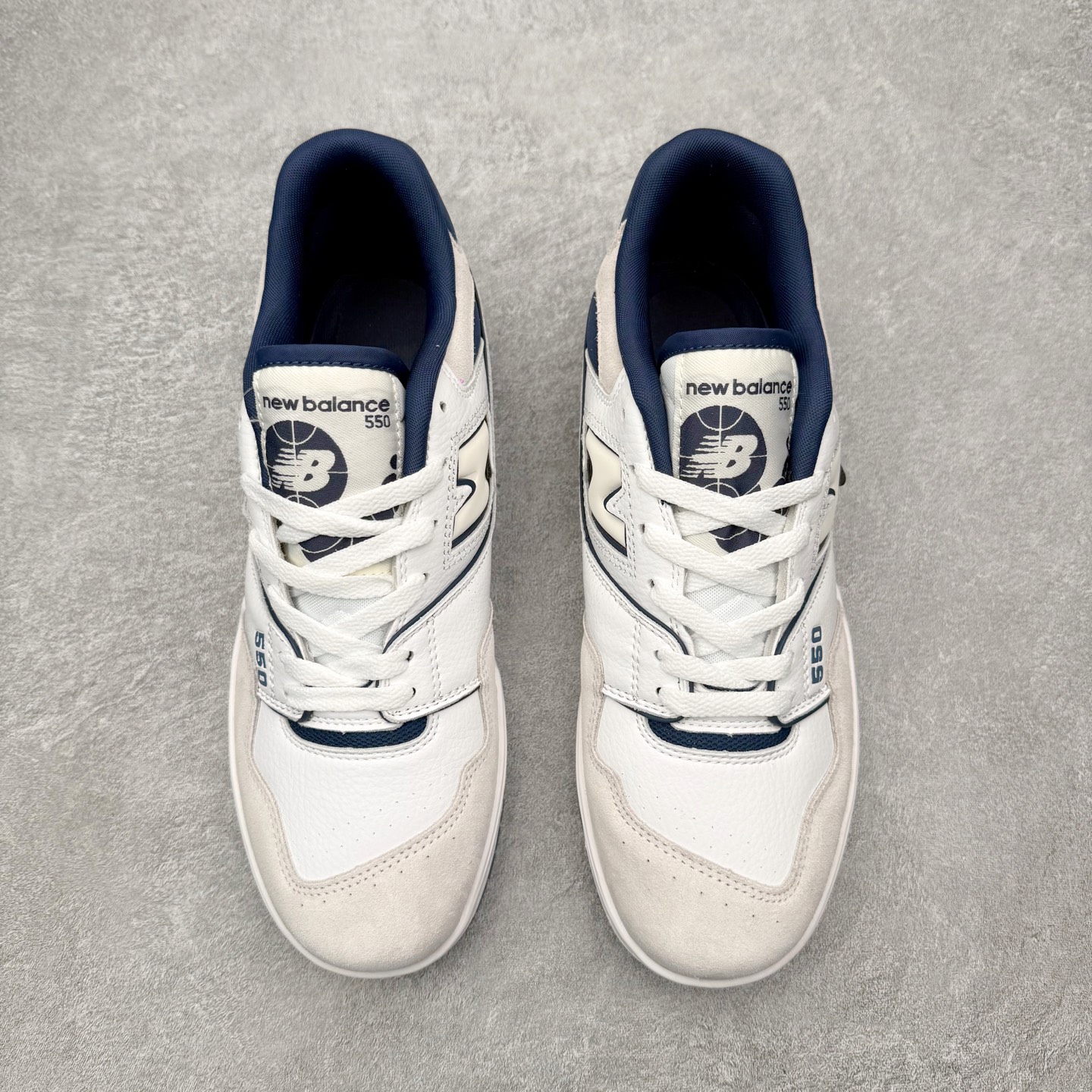 图片[2]-NB新百伦New Balance BB550系列经典复古低帮休闲运动篮球板鞋550 其实发迹于1989 年 是品牌历史中一款十分小众的篮球鞋履 低筒的鞋身搭配上皮革的设定让其鞋型在现今看来相当复古 同时搭配上Aimé Leon Dore刻画的四款配色 都让这款低调鞋款冲上炒价热搜 也因此让更多鞋迷知悉这款NB 鞋履 相比NB 550 来说 Louis Vuitton 所发表的LV Trainer 运动鞋就是知名度较高的一款球鞋了 由品牌男装创意总监Virgil Abloh 利用复古篮球鞋作为灵感刻画而成 搭配上LV 高质感皮革的陪衬成为当今精品时尚球鞋的代表作品 仔细一看New Balance 550 与Louis Vuitton LV Trainer 都以「篮球鞋」为蓝图 复古鞋貌的特色氛围也极其相似 尺码：36 37 37.5 38 38.5 39 40 40.5 41.5 42 42.5 43 44 45-选品中心