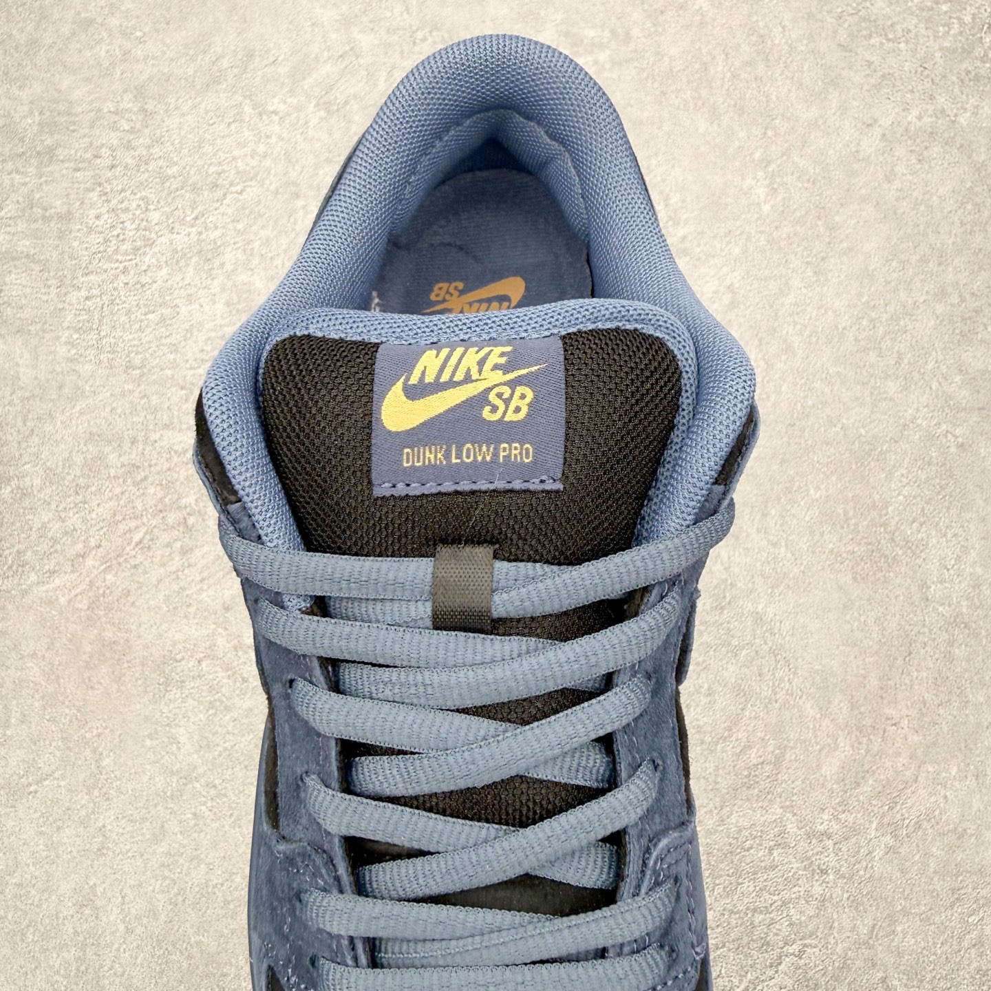 图片[5]-＃F版 NK Dunk SB Low 时尚舒适 防滑耐磨低帮板鞋 HF3063-002 实力大厂出品 新配色陆续开发 利润个位数只为口碑 全套原纸板楦头开发 确保原汁原味 完美呈现DUNK版型 一比一鞋头弧度高度鞋身弧度 此版本只针对中端市场 皮料材质有所更替 其他数据细节工艺流程均保持一致 绝不口嗨 细节品控鞋型随意对比 独家私模官方第六代原厂航空铝磨具打磨大底 鞋头坡度极致还原 无解鞋型 原盒原配 圈内天花板工艺 原厂玻璃冲刀 超高清洁度 全鞋零毛边皮料切割 原厂中底布点胶 中底布拉帮走线遵循公司 尺码：36 36.5 37.5 38 38.5 39 40 40.5 41 42 42.5 43 44 44.5 45 46-选品中心