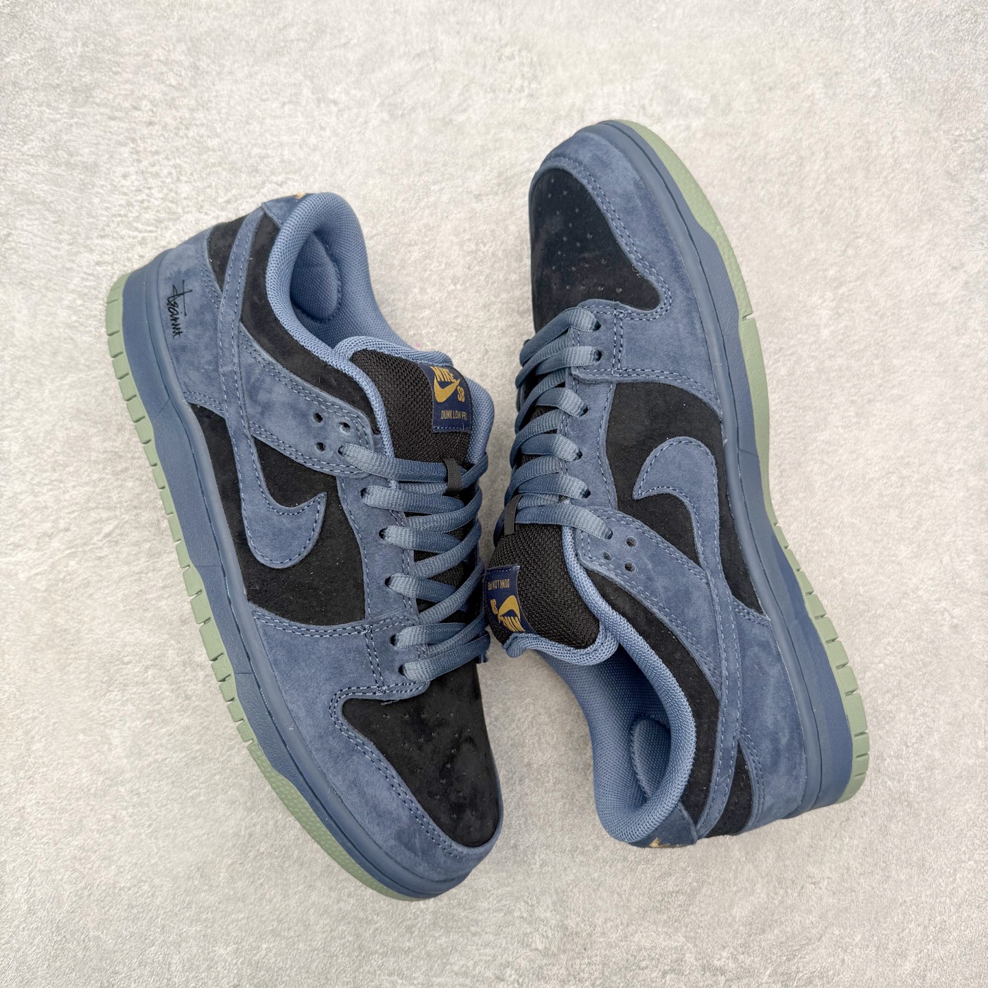 图片[3]-＃F版 NK Dunk SB Low 时尚舒适 防滑耐磨低帮板鞋 HF3063-002 实力大厂出品 新配色陆续开发 利润个位数只为口碑 全套原纸板楦头开发 确保原汁原味 完美呈现DUNK版型 一比一鞋头弧度高度鞋身弧度 此版本只针对中端市场 皮料材质有所更替 其他数据细节工艺流程均保持一致 绝不口嗨 细节品控鞋型随意对比 独家私模官方第六代原厂航空铝磨具打磨大底 鞋头坡度极致还原 无解鞋型 原盒原配 圈内天花板工艺 原厂玻璃冲刀 超高清洁度 全鞋零毛边皮料切割 原厂中底布点胶 中底布拉帮走线遵循公司 尺码：36 36.5 37.5 38 38.5 39 40 40.5 41 42 42.5 43 44 44.5 45 46-选品中心