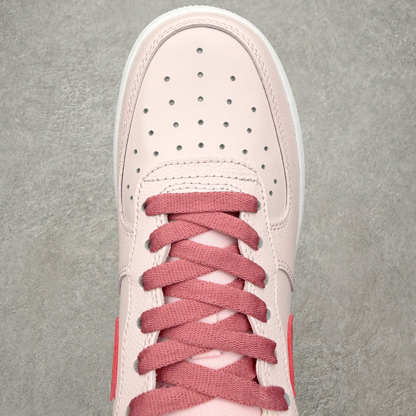 图片[4]-NK Air Force 1´07 Low 空军一号低帮百搭休闲运动板鞋 IO8755-600 柔软、弹性十足的缓震性能和出色的中底设计 横跨复古与现代的外型结合 造就出风靡全球 三十多年的Force 1 直到今天还深受青睐 实拍调校N版已经零色差零失真 百分百还原实物色彩所见即所得 不存在货不对板色差等低级问题 选购参考实物拍摄 不混卖不参货 只用心做好货严格选品 承诺混一赔十 尺码：36 36.5 37.5 38 38.5 39 40 40.5 41 42 42.5 43 44 44.5 45-选品中心