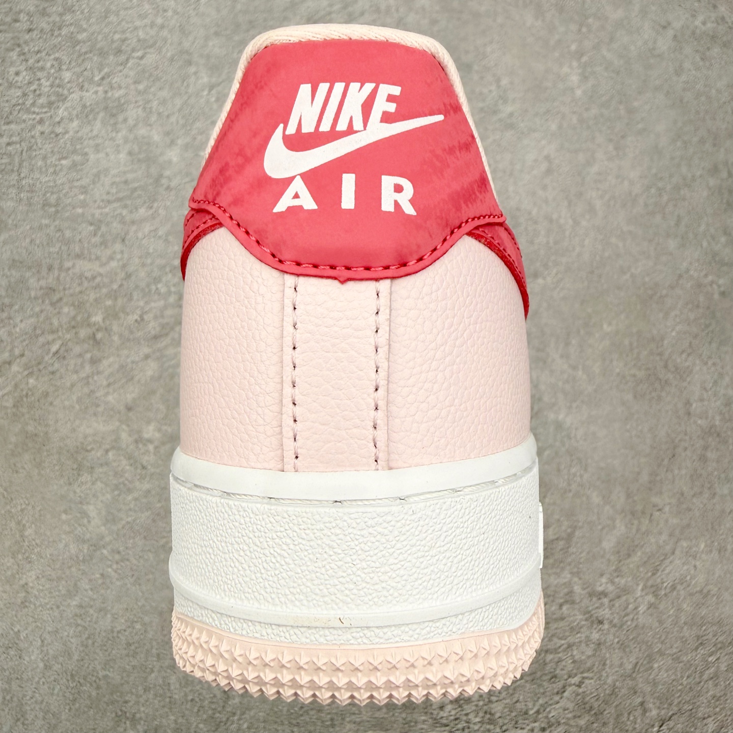 图片[8]-NK Air Force 1´07 Low 空军一号低帮百搭休闲运动板鞋 IO8755-600 柔软、弹性十足的缓震性能和出色的中底设计 横跨复古与现代的外型结合 造就出风靡全球 三十多年的Force 1 直到今天还深受青睐 实拍调校N版已经零色差零失真 百分百还原实物色彩所见即所得 不存在货不对板色差等低级问题 选购参考实物拍摄 不混卖不参货 只用心做好货严格选品 承诺混一赔十 尺码：36 36.5 37.5 38 38.5 39 40 40.5 41 42 42.5 43 44 44.5 45-选品中心