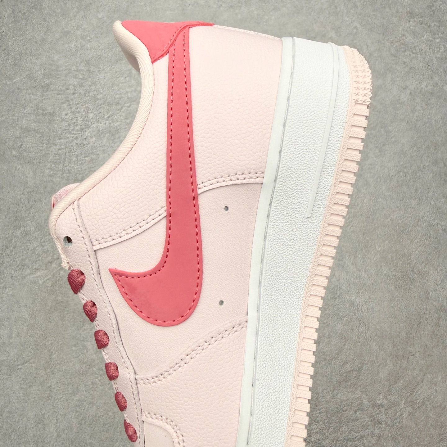 图片[7]-NK Air Force 1´07 Low 空军一号低帮百搭休闲运动板鞋 IO8755-600 柔软、弹性十足的缓震性能和出色的中底设计 横跨复古与现代的外型结合 造就出风靡全球 三十多年的Force 1 直到今天还深受青睐 实拍调校N版已经零色差零失真 百分百还原实物色彩所见即所得 不存在货不对板色差等低级问题 选购参考实物拍摄 不混卖不参货 只用心做好货严格选品 承诺混一赔十 尺码：36 36.5 37.5 38 38.5 39 40 40.5 41 42 42.5 43 44 44.5 45-选品中心