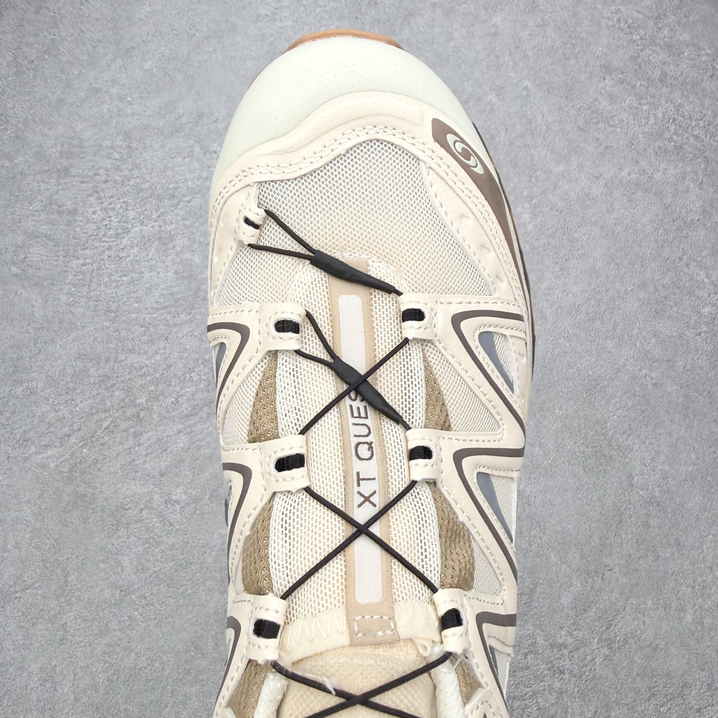 图片[4]-＃PK4.0 Salomon XT-QUEST ADV 萨洛蒙潮流越野机能户外功能鞋 基于市场现有版本全新升级调整改良 现阶段市场最强产物 全新主色陆续出货 大底描漆工整零瑕疵 鞋头定型弧度完美 纯原外贸平台特供订单 耗时半年巨作 全套原纸板楦头开发 原厂特供网布配套加持 确保原汁原味 完美呈现版型 原档数据独家私模五层组合大底 男女鞋同步官方开发至46.5 原装Ortholite轻量化鞋垫 中底布带钢印编号 原厂TPU锁扣 进口港宝加持 后跟自然饱满 还原公司包裹性 基于 SALOMON 初代 XT 鞋身造型并搭载 4D ADVANCED CHASSIS™ 大底打造而成 为这款 XT-QUEST 带来了多项足部控制与保护等功能性 如在运动过程中控制左右晃动的过程而提高稳定性、改善长途越野过程中足中到足尖的过渡、提高感知岩石的精确度以抵抗尖锐物体对脚底的伤害以及采用动态缓冲来增强穿着舒适感 从而减轻疲劳感 使XT-QUEST 成为一双舒适且安全的户外之履 尺码：36 36.5 37.5 38 38.5 39 40 40.5 41 42 42.5 43 44 44.5 45-选品中心