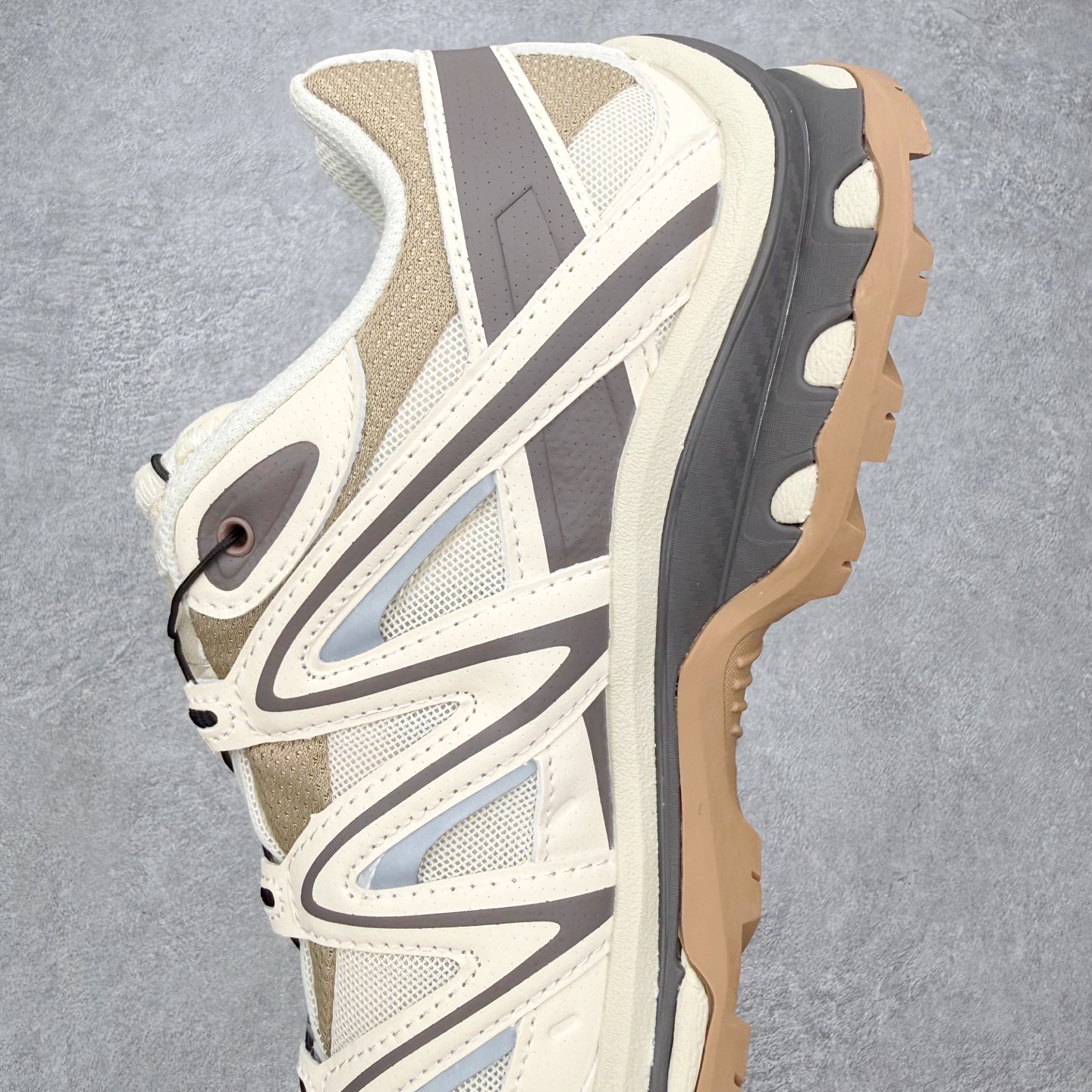 图片[7]-＃PK4.0 Salomon XT-QUEST ADV 萨洛蒙潮流越野机能户外功能鞋 基于市场现有版本全新升级调整改良 现阶段市场最强产物 全新主色陆续出货 大底描漆工整零瑕疵 鞋头定型弧度完美 纯原外贸平台特供订单 耗时半年巨作 全套原纸板楦头开发 原厂特供网布配套加持 确保原汁原味 完美呈现版型 原档数据独家私模五层组合大底 男女鞋同步官方开发至46.5 原装Ortholite轻量化鞋垫 中底布带钢印编号 原厂TPU锁扣 进口港宝加持 后跟自然饱满 还原公司包裹性 基于 SALOMON 初代 XT 鞋身造型并搭载 4D ADVANCED CHASSIS™ 大底打造而成 为这款 XT-QUEST 带来了多项足部控制与保护等功能性 如在运动过程中控制左右晃动的过程而提高稳定性、改善长途越野过程中足中到足尖的过渡、提高感知岩石的精确度以抵抗尖锐物体对脚底的伤害以及采用动态缓冲来增强穿着舒适感 从而减轻疲劳感 使XT-QUEST 成为一双舒适且安全的户外之履 尺码：36 36.5 37.5 38 38.5 39 40 40.5 41 42 42.5 43 44 44.5 45-选品中心