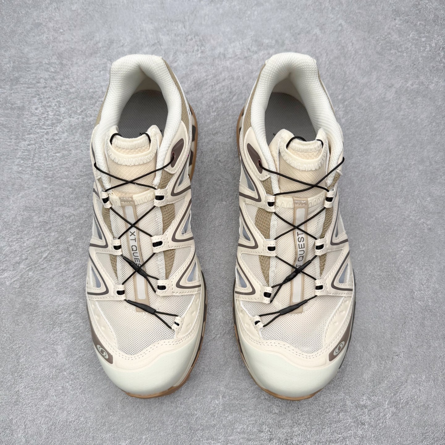 图片[2]-＃PK4.0 Salomon XT-QUEST ADV 萨洛蒙潮流越野机能户外功能鞋 基于市场现有版本全新升级调整改良 现阶段市场最强产物 全新主色陆续出货 大底描漆工整零瑕疵 鞋头定型弧度完美 纯原外贸平台特供订单 耗时半年巨作 全套原纸板楦头开发 原厂特供网布配套加持 确保原汁原味 完美呈现版型 原档数据独家私模五层组合大底 男女鞋同步官方开发至46.5 原装Ortholite轻量化鞋垫 中底布带钢印编号 原厂TPU锁扣 进口港宝加持 后跟自然饱满 还原公司包裹性 基于 SALOMON 初代 XT 鞋身造型并搭载 4D ADVANCED CHASSIS™ 大底打造而成 为这款 XT-QUEST 带来了多项足部控制与保护等功能性 如在运动过程中控制左右晃动的过程而提高稳定性、改善长途越野过程中足中到足尖的过渡、提高感知岩石的精确度以抵抗尖锐物体对脚底的伤害以及采用动态缓冲来增强穿着舒适感 从而减轻疲劳感 使XT-QUEST 成为一双舒适且安全的户外之履 尺码：36 36.5 37.5 38 38.5 39 40 40.5 41 42 42.5 43 44 44.5 45-选品中心