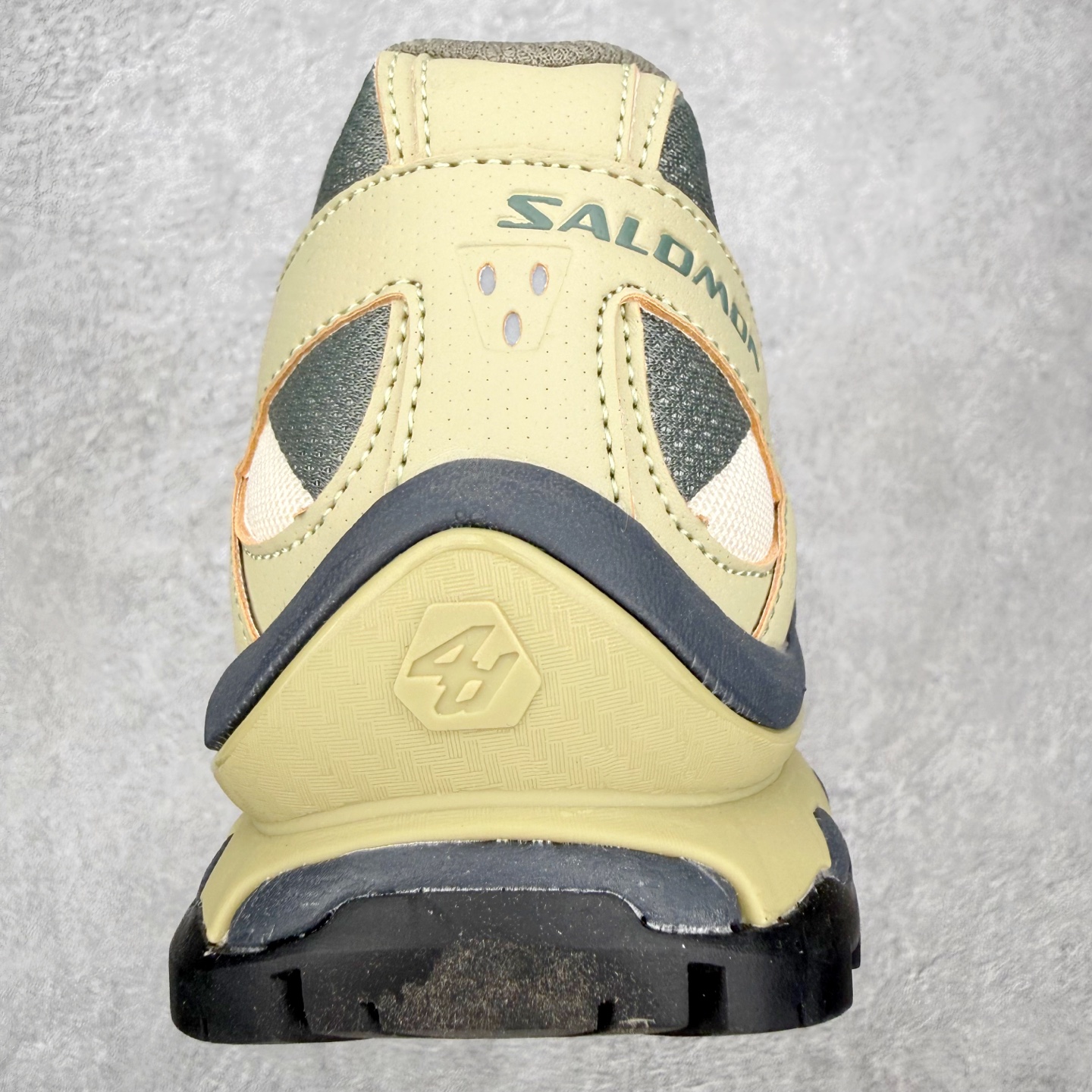图片[8]-＃PK4.0 Salomon XT-QUEST ADV 萨洛蒙潮流越野机能户外功能鞋 基于市场现有版本全新升级调整改良 现阶段市场最强产物 全新主色陆续出货 大底描漆工整零瑕疵 鞋头定型弧度完美 纯原外贸平台特供订单 耗时半年巨作 全套原纸板楦头开发 原厂特供网布配套加持 确保原汁原味 完美呈现版型 原档数据独家私模五层组合大底 男女鞋同步官方开发至46.5 原装Ortholite轻量化鞋垫 中底布带钢印编号 原厂TPU锁扣 进口港宝加持 后跟自然饱满 还原公司包裹性 基于 SALOMON 初代 XT 鞋身造型并搭载 4D ADVANCED CHASSIS™ 大底打造而成 为这款 XT-QUEST 带来了多项足部控制与保护等功能性 如在运动过程中控制左右晃动的过程而提高稳定性、改善长途越野过程中足中到足尖的过渡、提高感知岩石的精确度以抵抗尖锐物体对脚底的伤害以及采用动态缓冲来增强穿着舒适感 从而减轻疲劳感 使XT-QUEST 成为一双舒适且安全的户外之履 尺码：36 36.5 37.5 38 38.5 39 40 40.5 41 42 42.5 43 44 44.5 45-选品中心