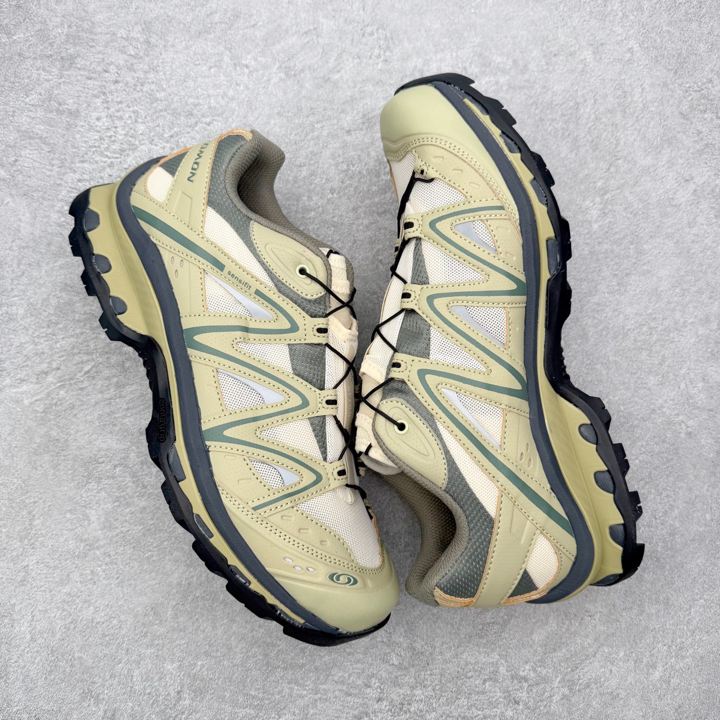 图片[3]-＃PK4.0 Salomon XT-QUEST ADV 萨洛蒙潮流越野机能户外功能鞋 基于市场现有版本全新升级调整改良 现阶段市场最强产物 全新主色陆续出货 大底描漆工整零瑕疵 鞋头定型弧度完美 纯原外贸平台特供订单 耗时半年巨作 全套原纸板楦头开发 原厂特供网布配套加持 确保原汁原味 完美呈现版型 原档数据独家私模五层组合大底 男女鞋同步官方开发至46.5 原装Ortholite轻量化鞋垫 中底布带钢印编号 原厂TPU锁扣 进口港宝加持 后跟自然饱满 还原公司包裹性 基于 SALOMON 初代 XT 鞋身造型并搭载 4D ADVANCED CHASSIS™ 大底打造而成 为这款 XT-QUEST 带来了多项足部控制与保护等功能性 如在运动过程中控制左右晃动的过程而提高稳定性、改善长途越野过程中足中到足尖的过渡、提高感知岩石的精确度以抵抗尖锐物体对脚底的伤害以及采用动态缓冲来增强穿着舒适感 从而减轻疲劳感 使XT-QUEST 成为一双舒适且安全的户外之履 尺码：36 36.5 37.5 38 38.5 39 40 40.5 41 42 42.5 43 44 44.5 45-选品中心