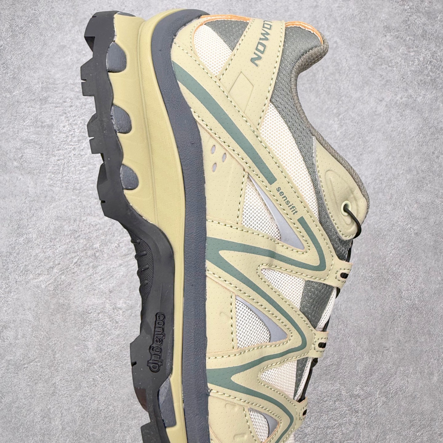 图片[6]-＃PK4.0 Salomon XT-QUEST ADV 萨洛蒙潮流越野机能户外功能鞋 基于市场现有版本全新升级调整改良 现阶段市场最强产物 全新主色陆续出货 大底描漆工整零瑕疵 鞋头定型弧度完美 纯原外贸平台特供订单 耗时半年巨作 全套原纸板楦头开发 原厂特供网布配套加持 确保原汁原味 完美呈现版型 原档数据独家私模五层组合大底 男女鞋同步官方开发至46.5 原装Ortholite轻量化鞋垫 中底布带钢印编号 原厂TPU锁扣 进口港宝加持 后跟自然饱满 还原公司包裹性 基于 SALOMON 初代 XT 鞋身造型并搭载 4D ADVANCED CHASSIS™ 大底打造而成 为这款 XT-QUEST 带来了多项足部控制与保护等功能性 如在运动过程中控制左右晃动的过程而提高稳定性、改善长途越野过程中足中到足尖的过渡、提高感知岩石的精确度以抵抗尖锐物体对脚底的伤害以及采用动态缓冲来增强穿着舒适感 从而减轻疲劳感 使XT-QUEST 成为一双舒适且安全的户外之履 尺码：36 36.5 37.5 38 38.5 39 40 40.5 41 42 42.5 43 44 44.5 45-选品中心
