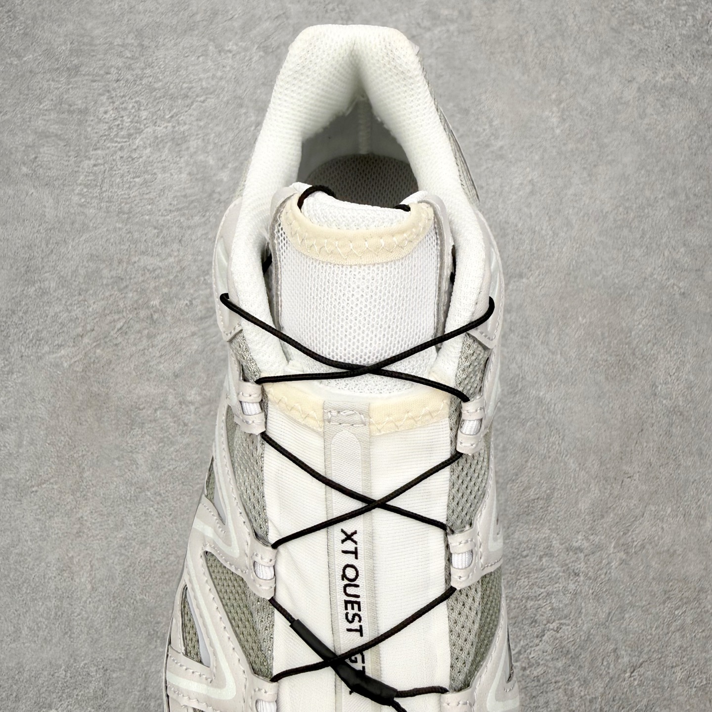 图片[5]-＃PK4.0 Salomon XT-QUEST ADV 萨洛蒙潮流越野机能户外功能鞋 基于市场现有版本全新升级调整改良 现阶段市场最强产物 全新主色陆续出货 大底描漆工整零瑕疵 鞋头定型弧度完美 纯原外贸平台特供订单 耗时半年巨作 全套原纸板楦头开发 原厂特供网布配套加持 确保原汁原味 完美呈现版型 原档数据独家私模五层组合大底 男女鞋同步官方开发至46.5 原装Ortholite轻量化鞋垫 中底布带钢印编号 原厂TPU锁扣 进口港宝加持 后跟自然饱满 还原公司包裹性 基于 SALOMON 初代 XT 鞋身造型并搭载 4D ADVANCED CHASSIS™ 大底打造而成 为这款 XT-QUEST 带来了多项足部控制与保护等功能性 如在运动过程中控制左右晃动的过程而提高稳定性、改善长途越野过程中足中到足尖的过渡、提高感知岩石的精确度以抵抗尖锐物体对脚底的伤害以及采用动态缓冲来增强穿着舒适感 从而减轻疲劳感 使XT-QUEST 成为一双舒适且安全的户外之履 尺码：36 36.5 37.5 38 38.5 39 40 40.5 41 42 42.5 43 44 44.5 45-选品中心