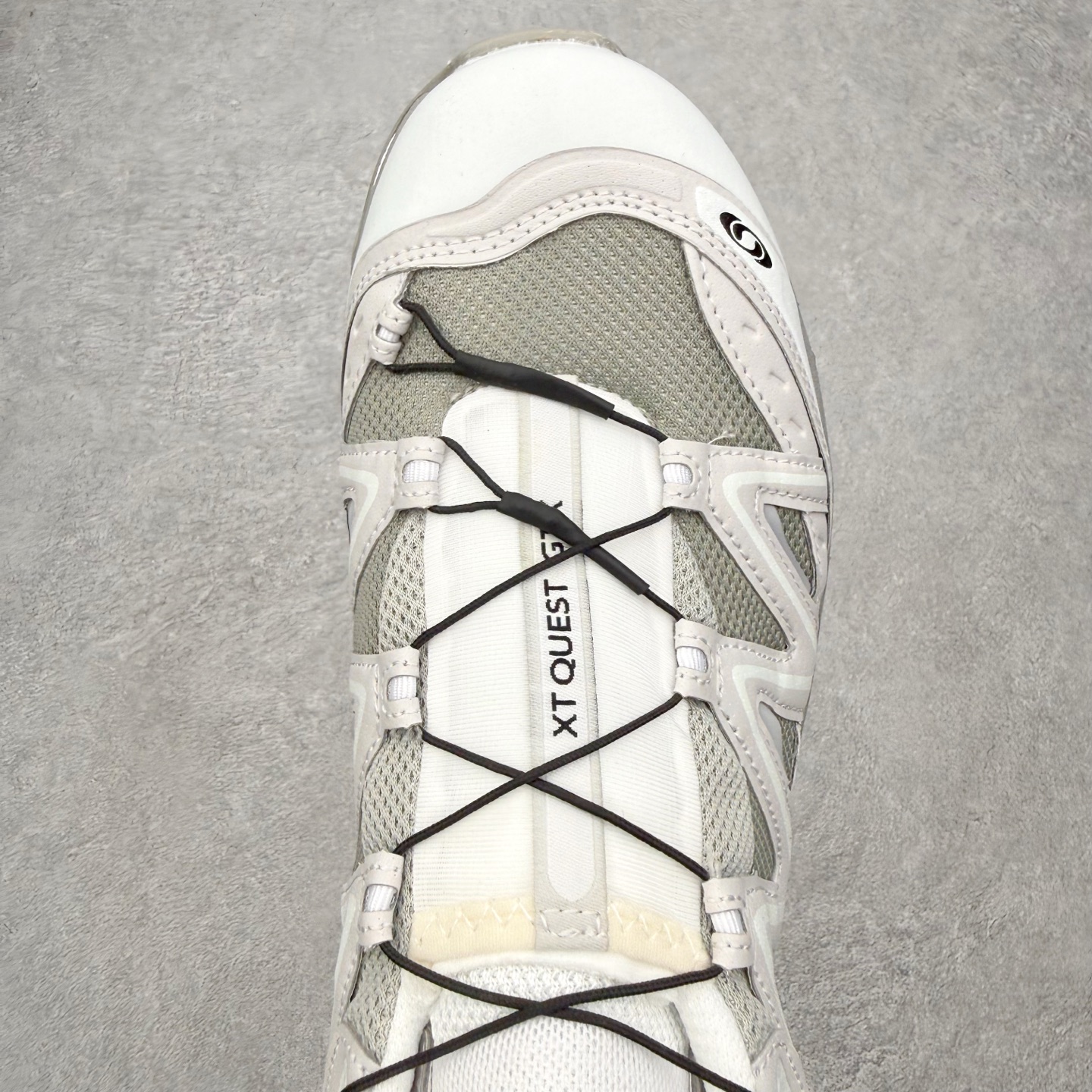 图片[4]-＃PK4.0 Salomon XT-QUEST ADV 萨洛蒙潮流越野机能户外功能鞋 基于市场现有版本全新升级调整改良 现阶段市场最强产物 全新主色陆续出货 大底描漆工整零瑕疵 鞋头定型弧度完美 纯原外贸平台特供订单 耗时半年巨作 全套原纸板楦头开发 原厂特供网布配套加持 确保原汁原味 完美呈现版型 原档数据独家私模五层组合大底 男女鞋同步官方开发至46.5 原装Ortholite轻量化鞋垫 中底布带钢印编号 原厂TPU锁扣 进口港宝加持 后跟自然饱满 还原公司包裹性 基于 SALOMON 初代 XT 鞋身造型并搭载 4D ADVANCED CHASSIS™ 大底打造而成 为这款 XT-QUEST 带来了多项足部控制与保护等功能性 如在运动过程中控制左右晃动的过程而提高稳定性、改善长途越野过程中足中到足尖的过渡、提高感知岩石的精确度以抵抗尖锐物体对脚底的伤害以及采用动态缓冲来增强穿着舒适感 从而减轻疲劳感 使XT-QUEST 成为一双舒适且安全的户外之履 尺码：36 36.5 37.5 38 38.5 39 40 40.5 41 42 42.5 43 44 44.5 45-选品中心