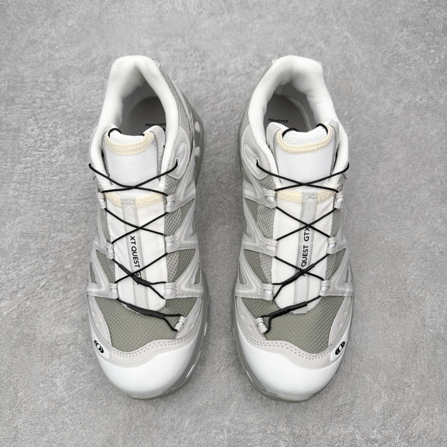 图片[2]-＃PK4.0 Salomon XT-QUEST ADV 萨洛蒙潮流越野机能户外功能鞋 基于市场现有版本全新升级调整改良 现阶段市场最强产物 全新主色陆续出货 大底描漆工整零瑕疵 鞋头定型弧度完美 纯原外贸平台特供订单 耗时半年巨作 全套原纸板楦头开发 原厂特供网布配套加持 确保原汁原味 完美呈现版型 原档数据独家私模五层组合大底 男女鞋同步官方开发至46.5 原装Ortholite轻量化鞋垫 中底布带钢印编号 原厂TPU锁扣 进口港宝加持 后跟自然饱满 还原公司包裹性 基于 SALOMON 初代 XT 鞋身造型并搭载 4D ADVANCED CHASSIS™ 大底打造而成 为这款 XT-QUEST 带来了多项足部控制与保护等功能性 如在运动过程中控制左右晃动的过程而提高稳定性、改善长途越野过程中足中到足尖的过渡、提高感知岩石的精确度以抵抗尖锐物体对脚底的伤害以及采用动态缓冲来增强穿着舒适感 从而减轻疲劳感 使XT-QUEST 成为一双舒适且安全的户外之履 尺码：36 36.5 37.5 38 38.5 39 40 40.5 41 42 42.5 43 44 44.5 45-选品中心