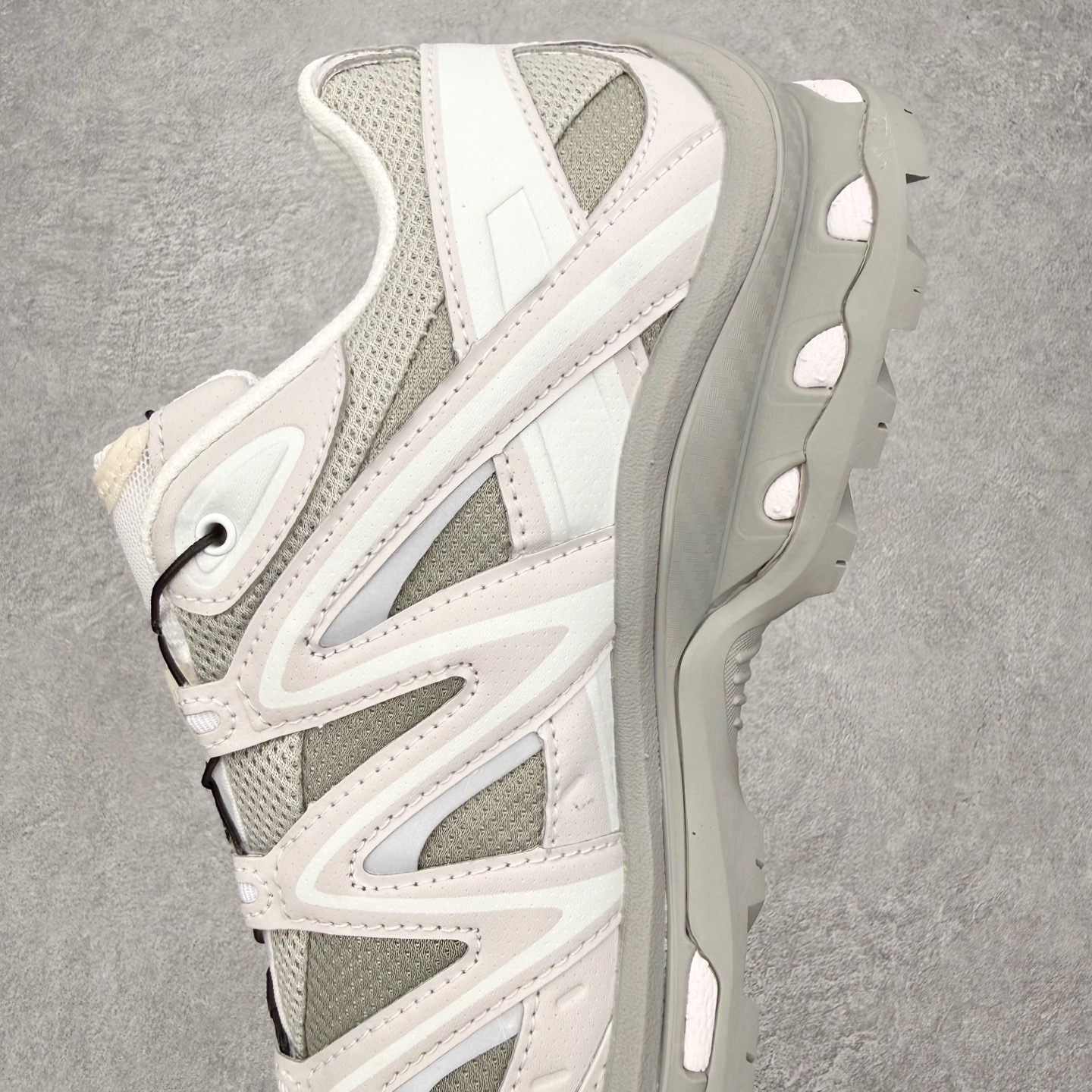 图片[7]-＃PK4.0 Salomon XT-QUEST ADV 萨洛蒙潮流越野机能户外功能鞋 基于市场现有版本全新升级调整改良 现阶段市场最强产物 全新主色陆续出货 大底描漆工整零瑕疵 鞋头定型弧度完美 纯原外贸平台特供订单 耗时半年巨作 全套原纸板楦头开发 原厂特供网布配套加持 确保原汁原味 完美呈现版型 原档数据独家私模五层组合大底 男女鞋同步官方开发至46.5 原装Ortholite轻量化鞋垫 中底布带钢印编号 原厂TPU锁扣 进口港宝加持 后跟自然饱满 还原公司包裹性 基于 SALOMON 初代 XT 鞋身造型并搭载 4D ADVANCED CHASSIS™ 大底打造而成 为这款 XT-QUEST 带来了多项足部控制与保护等功能性 如在运动过程中控制左右晃动的过程而提高稳定性、改善长途越野过程中足中到足尖的过渡、提高感知岩石的精确度以抵抗尖锐物体对脚底的伤害以及采用动态缓冲来增强穿着舒适感 从而减轻疲劳感 使XT-QUEST 成为一双舒适且安全的户外之履 尺码：36 36.5 37.5 38 38.5 39 40 40.5 41 42 42.5 43 44 44.5 45-选品中心