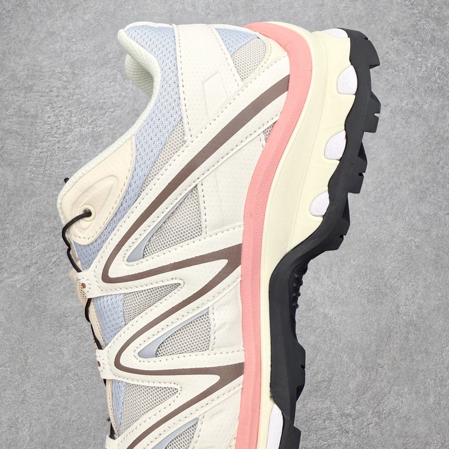 图片[7]-＃PK4.0 Salomon XT-QUEST ADV 萨洛蒙潮流越野机能户外功能鞋 基于市场现有版本全新升级调整改良 现阶段市场最强产物 全新主色陆续出货 大底描漆工整零瑕疵 鞋头定型弧度完美 纯原外贸平台特供订单 耗时半年巨作 全套原纸板楦头开发 原厂特供网布配套加持 确保原汁原味 完美呈现版型 原档数据独家私模五层组合大底 男女鞋同步官方开发至46.5 原装Ortholite轻量化鞋垫 中底布带钢印编号 原厂TPU锁扣 进口港宝加持 后跟自然饱满 还原公司包裹性 基于 SALOMON 初代 XT 鞋身造型并搭载 4D ADVANCED CHASSIS™ 大底打造而成 为这款 XT-QUEST 带来了多项足部控制与保护等功能性 如在运动过程中控制左右晃动的过程而提高稳定性、改善长途越野过程中足中到足尖的过渡、提高感知岩石的精确度以抵抗尖锐物体对脚底的伤害以及采用动态缓冲来增强穿着舒适感 从而减轻疲劳感 使XT-QUEST 成为一双舒适且安全的户外之履 尺码：36 36.5 37.5 38 38.5 39 40 40.5 41 42 42.5 43 44 44.5 45-选品中心