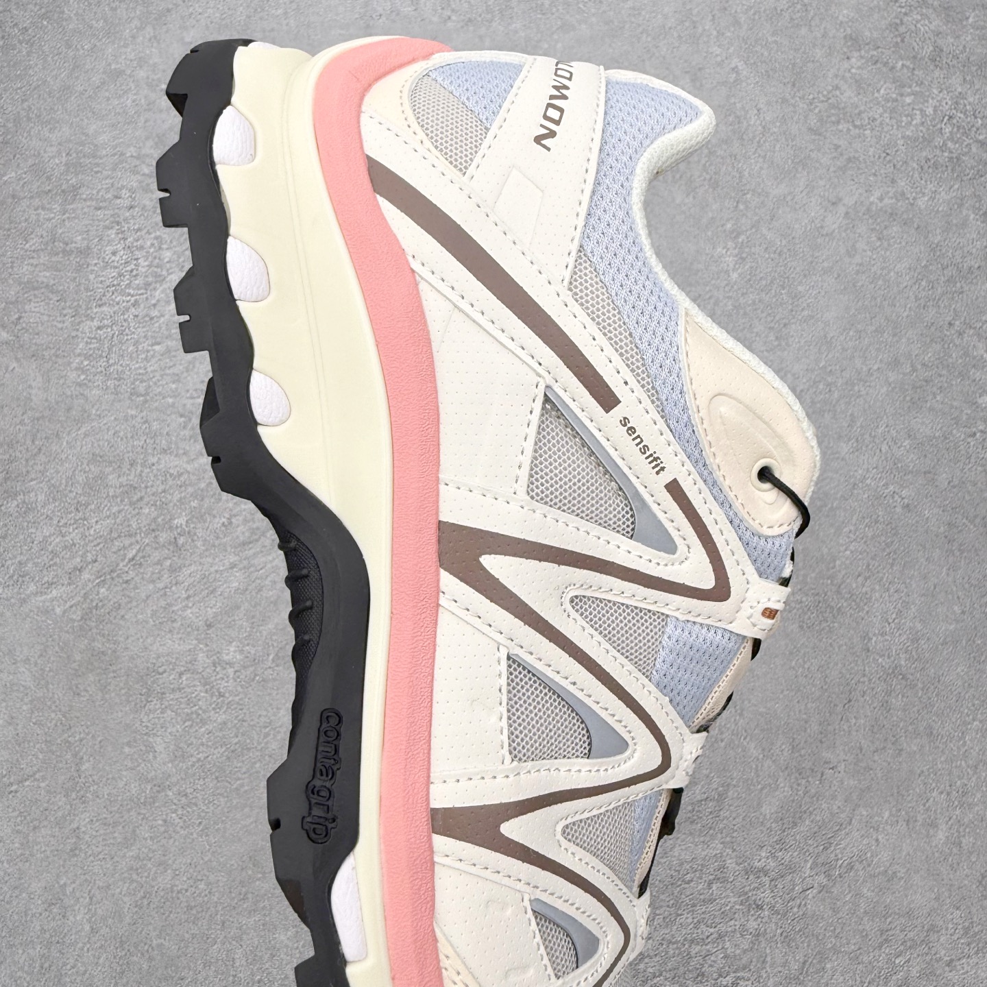 图片[6]-＃PK4.0 Salomon XT-QUEST ADV 萨洛蒙潮流越野机能户外功能鞋 基于市场现有版本全新升级调整改良 现阶段市场最强产物 全新主色陆续出货 大底描漆工整零瑕疵 鞋头定型弧度完美 纯原外贸平台特供订单 耗时半年巨作 全套原纸板楦头开发 原厂特供网布配套加持 确保原汁原味 完美呈现版型 原档数据独家私模五层组合大底 男女鞋同步官方开发至46.5 原装Ortholite轻量化鞋垫 中底布带钢印编号 原厂TPU锁扣 进口港宝加持 后跟自然饱满 还原公司包裹性 基于 SALOMON 初代 XT 鞋身造型并搭载 4D ADVANCED CHASSIS™ 大底打造而成 为这款 XT-QUEST 带来了多项足部控制与保护等功能性 如在运动过程中控制左右晃动的过程而提高稳定性、改善长途越野过程中足中到足尖的过渡、提高感知岩石的精确度以抵抗尖锐物体对脚底的伤害以及采用动态缓冲来增强穿着舒适感 从而减轻疲劳感 使XT-QUEST 成为一双舒适且安全的户外之履 尺码：36 36.5 37.5 38 38.5 39 40 40.5 41 42 42.5 43 44 44.5 45-选品中心
