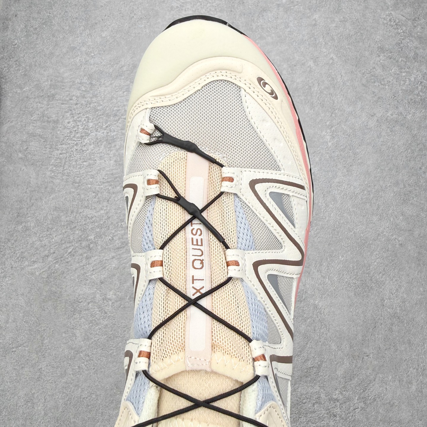 图片[4]-＃PK4.0 Salomon XT-QUEST ADV 萨洛蒙潮流越野机能户外功能鞋 基于市场现有版本全新升级调整改良 现阶段市场最强产物 全新主色陆续出货 大底描漆工整零瑕疵 鞋头定型弧度完美 纯原外贸平台特供订单 耗时半年巨作 全套原纸板楦头开发 原厂特供网布配套加持 确保原汁原味 完美呈现版型 原档数据独家私模五层组合大底 男女鞋同步官方开发至46.5 原装Ortholite轻量化鞋垫 中底布带钢印编号 原厂TPU锁扣 进口港宝加持 后跟自然饱满 还原公司包裹性 基于 SALOMON 初代 XT 鞋身造型并搭载 4D ADVANCED CHASSIS™ 大底打造而成 为这款 XT-QUEST 带来了多项足部控制与保护等功能性 如在运动过程中控制左右晃动的过程而提高稳定性、改善长途越野过程中足中到足尖的过渡、提高感知岩石的精确度以抵抗尖锐物体对脚底的伤害以及采用动态缓冲来增强穿着舒适感 从而减轻疲劳感 使XT-QUEST 成为一双舒适且安全的户外之履 尺码：36 36.5 37.5 38 38.5 39 40 40.5 41 42 42.5 43 44 44.5 45-选品中心