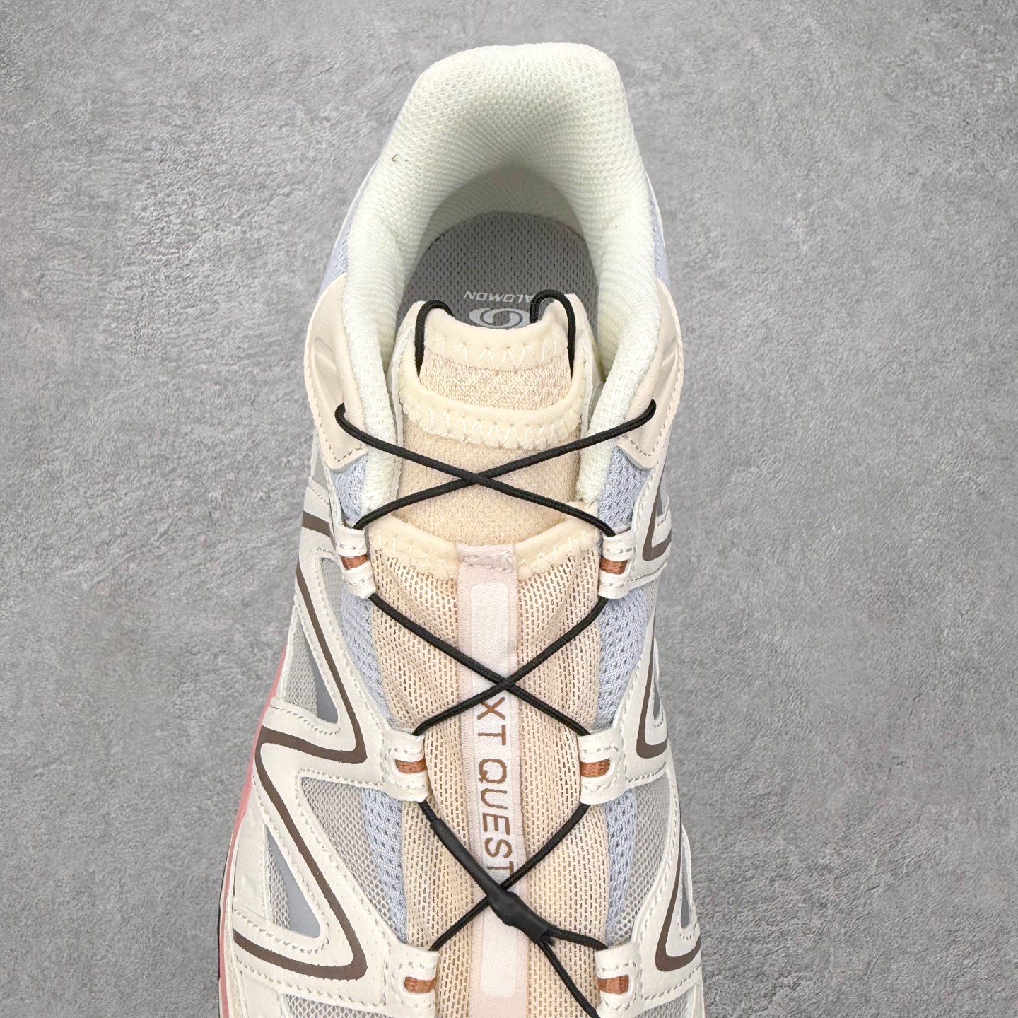 图片[5]-＃PK4.0 Salomon XT-QUEST ADV 萨洛蒙潮流越野机能户外功能鞋 基于市场现有版本全新升级调整改良 现阶段市场最强产物 全新主色陆续出货 大底描漆工整零瑕疵 鞋头定型弧度完美 纯原外贸平台特供订单 耗时半年巨作 全套原纸板楦头开发 原厂特供网布配套加持 确保原汁原味 完美呈现版型 原档数据独家私模五层组合大底 男女鞋同步官方开发至46.5 原装Ortholite轻量化鞋垫 中底布带钢印编号 原厂TPU锁扣 进口港宝加持 后跟自然饱满 还原公司包裹性 基于 SALOMON 初代 XT 鞋身造型并搭载 4D ADVANCED CHASSIS™ 大底打造而成 为这款 XT-QUEST 带来了多项足部控制与保护等功能性 如在运动过程中控制左右晃动的过程而提高稳定性、改善长途越野过程中足中到足尖的过渡、提高感知岩石的精确度以抵抗尖锐物体对脚底的伤害以及采用动态缓冲来增强穿着舒适感 从而减轻疲劳感 使XT-QUEST 成为一双舒适且安全的户外之履 尺码：36 36.5 37.5 38 38.5 39 40 40.5 41 42 42.5 43 44 44.5 45-选品中心