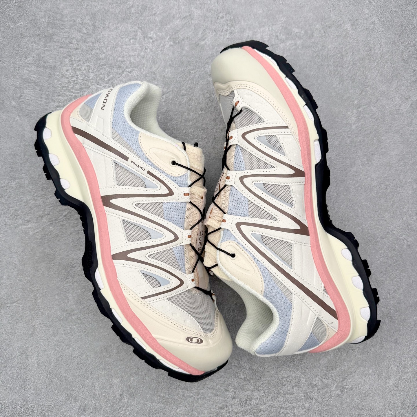 图片[3]-＃PK4.0 Salomon XT-QUEST ADV 萨洛蒙潮流越野机能户外功能鞋 基于市场现有版本全新升级调整改良 现阶段市场最强产物 全新主色陆续出货 大底描漆工整零瑕疵 鞋头定型弧度完美 纯原外贸平台特供订单 耗时半年巨作 全套原纸板楦头开发 原厂特供网布配套加持 确保原汁原味 完美呈现版型 原档数据独家私模五层组合大底 男女鞋同步官方开发至46.5 原装Ortholite轻量化鞋垫 中底布带钢印编号 原厂TPU锁扣 进口港宝加持 后跟自然饱满 还原公司包裹性 基于 SALOMON 初代 XT 鞋身造型并搭载 4D ADVANCED CHASSIS™ 大底打造而成 为这款 XT-QUEST 带来了多项足部控制与保护等功能性 如在运动过程中控制左右晃动的过程而提高稳定性、改善长途越野过程中足中到足尖的过渡、提高感知岩石的精确度以抵抗尖锐物体对脚底的伤害以及采用动态缓冲来增强穿着舒适感 从而减轻疲劳感 使XT-QUEST 成为一双舒适且安全的户外之履 尺码：36 36.5 37.5 38 38.5 39 40 40.5 41 42 42.5 43 44 44.5 45-选品中心