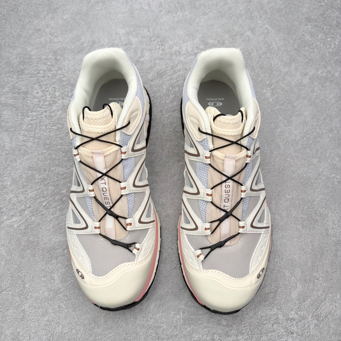 图片[2]-＃PK4.0 Salomon XT-QUEST ADV 萨洛蒙潮流越野机能户外功能鞋 基于市场现有版本全新升级调整改良 现阶段市场最强产物 全新主色陆续出货 大底描漆工整零瑕疵 鞋头定型弧度完美 纯原外贸平台特供订单 耗时半年巨作 全套原纸板楦头开发 原厂特供网布配套加持 确保原汁原味 完美呈现版型 原档数据独家私模五层组合大底 男女鞋同步官方开发至46.5 原装Ortholite轻量化鞋垫 中底布带钢印编号 原厂TPU锁扣 进口港宝加持 后跟自然饱满 还原公司包裹性 基于 SALOMON 初代 XT 鞋身造型并搭载 4D ADVANCED CHASSIS™ 大底打造而成 为这款 XT-QUEST 带来了多项足部控制与保护等功能性 如在运动过程中控制左右晃动的过程而提高稳定性、改善长途越野过程中足中到足尖的过渡、提高感知岩石的精确度以抵抗尖锐物体对脚底的伤害以及采用动态缓冲来增强穿着舒适感 从而减轻疲劳感 使XT-QUEST 成为一双舒适且安全的户外之履 尺码：36 36.5 37.5 38 38.5 39 40 40.5 41 42 42.5 43 44 44.5 45-选品中心