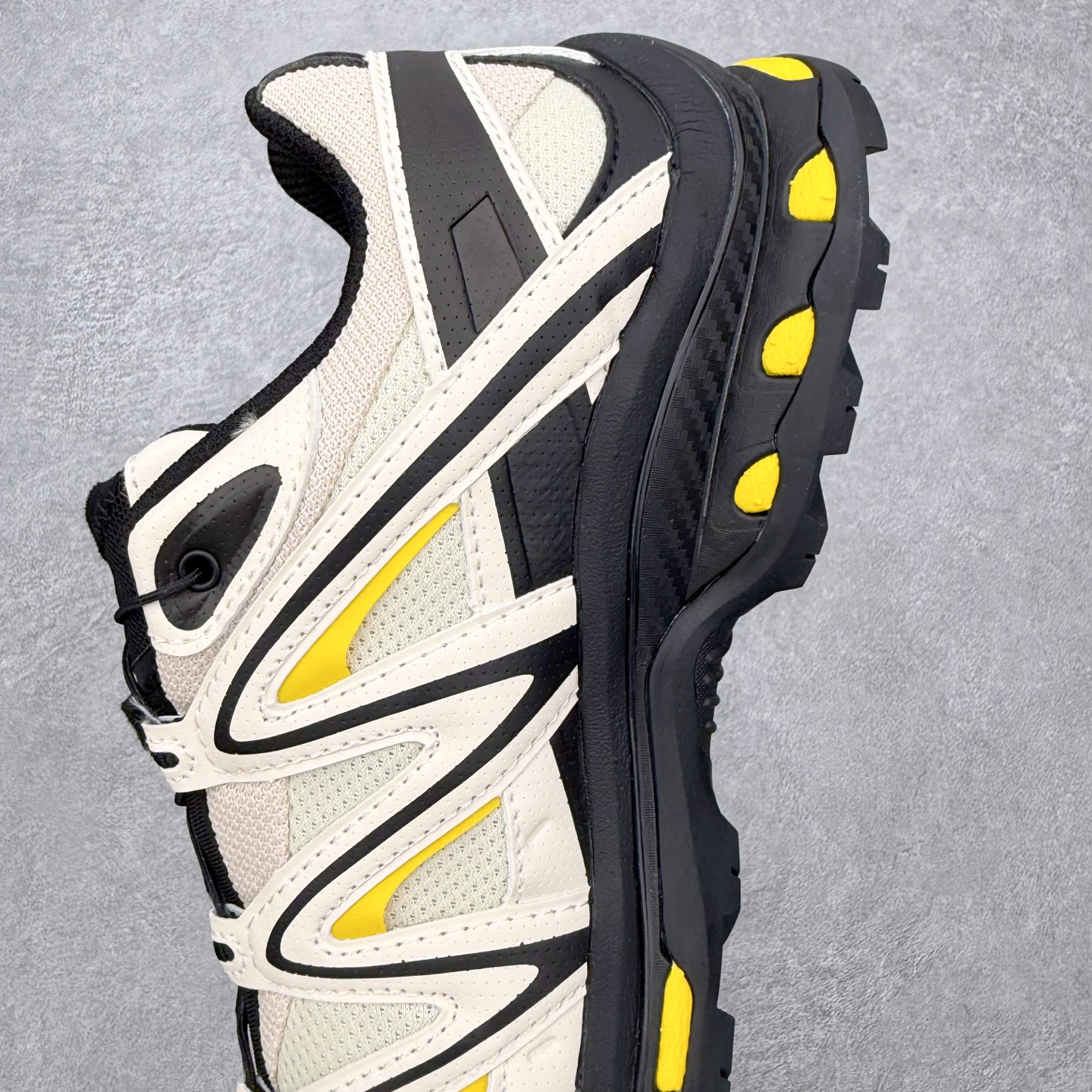 图片[7]-＃PK4.0 Salomon XT-QUEST ADV 萨洛蒙潮流越野机能户外功能鞋 基于市场现有版本全新升级调整改良 现阶段市场最强产物 全新主色陆续出货 大底描漆工整零瑕疵 鞋头定型弧度完美 纯原外贸平台特供订单 耗时半年巨作 全套原纸板楦头开发 原厂特供网布配套加持 确保原汁原味 完美呈现版型 原档数据独家私模五层组合大底 男女鞋同步官方开发至46.5 原装Ortholite轻量化鞋垫 中底布带钢印编号 原厂TPU锁扣 进口港宝加持 后跟自然饱满 还原公司包裹性 基于 SALOMON 初代 XT 鞋身造型并搭载 4D ADVANCED CHASSIS™ 大底打造而成 为这款 XT-QUEST 带来了多项足部控制与保护等功能性 如在运动过程中控制左右晃动的过程而提高稳定性、改善长途越野过程中足中到足尖的过渡、提高感知岩石的精确度以抵抗尖锐物体对脚底的伤害以及采用动态缓冲来增强穿着舒适感 从而减轻疲劳感 使XT-QUEST 成为一双舒适且安全的户外之履 尺码：36 36.5 37.5 38 38.5 39 40 40.5 41 42 42.5 43 44 44.5 45-选品中心