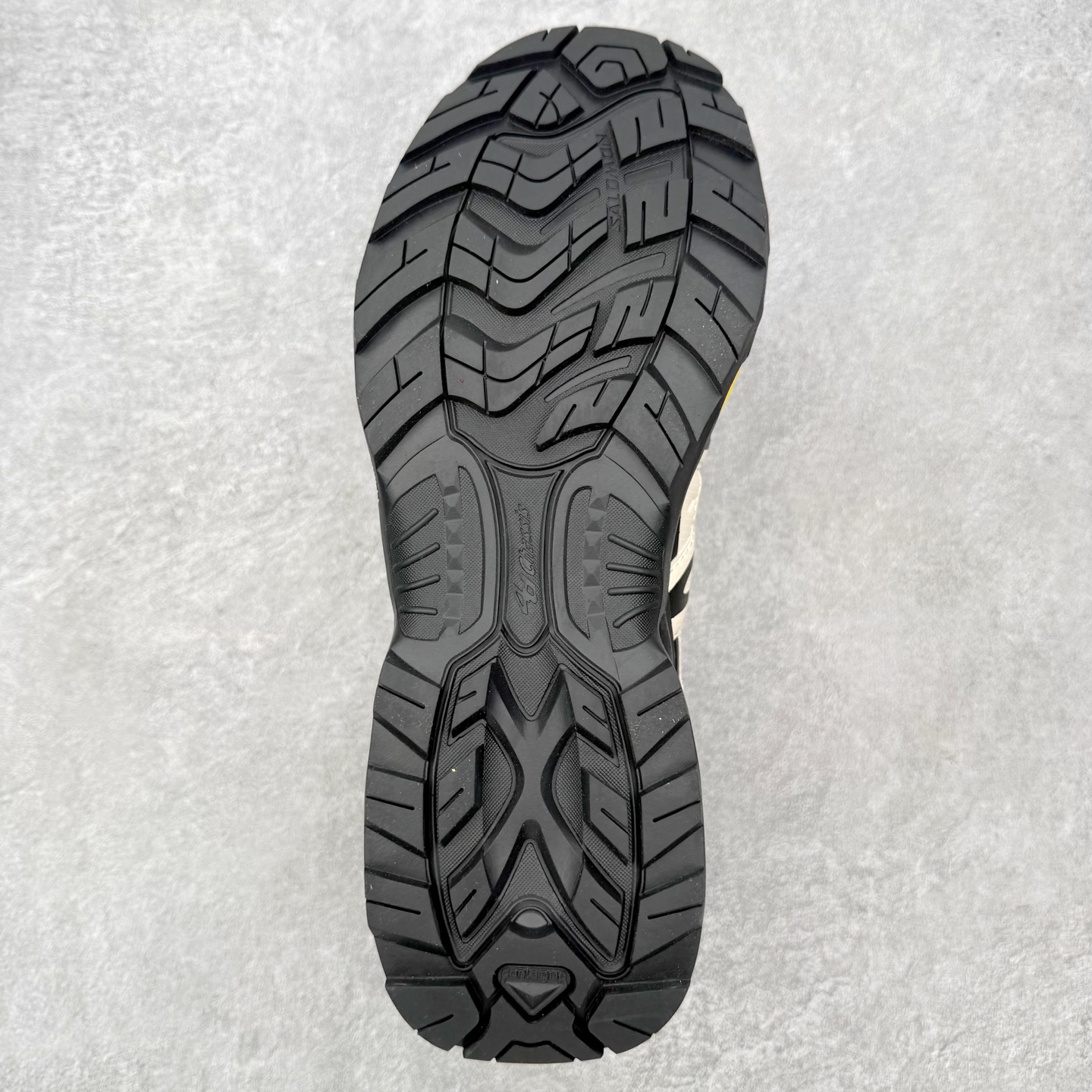 图片[9]-＃PK4.0 Salomon XT-QUEST ADV 萨洛蒙潮流越野机能户外功能鞋 基于市场现有版本全新升级调整改良 现阶段市场最强产物 全新主色陆续出货 大底描漆工整零瑕疵 鞋头定型弧度完美 纯原外贸平台特供订单 耗时半年巨作 全套原纸板楦头开发 原厂特供网布配套加持 确保原汁原味 完美呈现版型 原档数据独家私模五层组合大底 男女鞋同步官方开发至46.5 原装Ortholite轻量化鞋垫 中底布带钢印编号 原厂TPU锁扣 进口港宝加持 后跟自然饱满 还原公司包裹性 基于 SALOMON 初代 XT 鞋身造型并搭载 4D ADVANCED CHASSIS™ 大底打造而成 为这款 XT-QUEST 带来了多项足部控制与保护等功能性 如在运动过程中控制左右晃动的过程而提高稳定性、改善长途越野过程中足中到足尖的过渡、提高感知岩石的精确度以抵抗尖锐物体对脚底的伤害以及采用动态缓冲来增强穿着舒适感 从而减轻疲劳感 使XT-QUEST 成为一双舒适且安全的户外之履 尺码：36 36.5 37.5 38 38.5 39 40 40.5 41 42 42.5 43 44 44.5 45-选品中心
