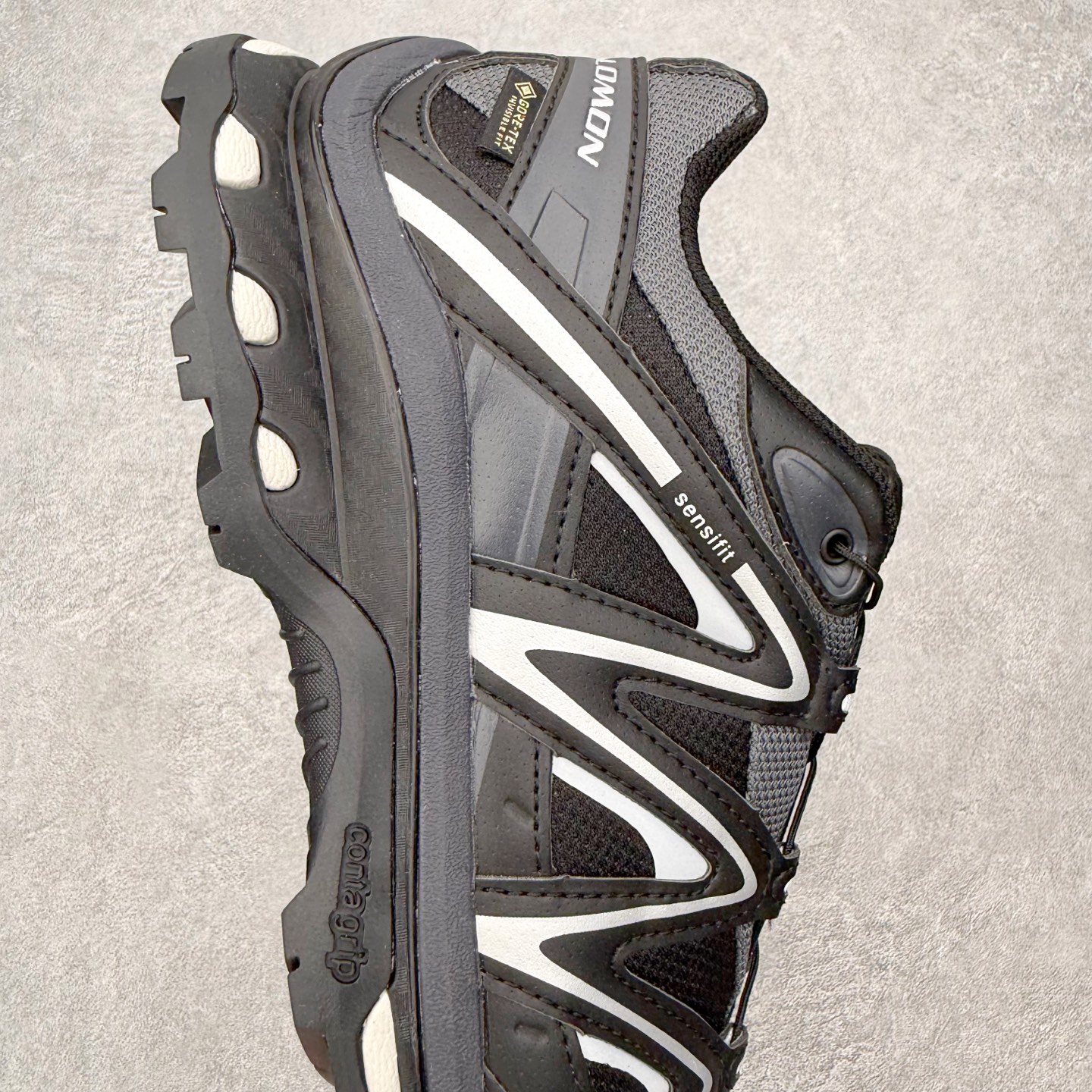 图片[6]-＃PK4.0 Salomon XT-QUEST ADV 萨洛蒙潮流越野机能户外功能鞋 基于市场现有版本全新升级调整改良 现阶段市场最强产物 全新主色陆续出货 大底描漆工整零瑕疵 鞋头定型弧度完美 纯原外贸平台特供订单 耗时半年巨作 全套原纸板楦头开发 原厂特供网布配套加持 确保原汁原味 完美呈现版型 原档数据独家私模五层组合大底 男女鞋同步官方开发至46.5 原装Ortholite轻量化鞋垫 中底布带钢印编号 原厂TPU锁扣 进口港宝加持 后跟自然饱满 还原公司包裹性 基于 SALOMON 初代 XT 鞋身造型并搭载 4D ADVANCED CHASSIS™ 大底打造而成 为这款 XT-QUEST 带来了多项足部控制与保护等功能性 如在运动过程中控制左右晃动的过程而提高稳定性、改善长途越野过程中足中到足尖的过渡、提高感知岩石的精确度以抵抗尖锐物体对脚底的伤害以及采用动态缓冲来增强穿着舒适感 从而减轻疲劳感 使XT-QUEST 成为一双舒适且安全的户外之履 尺码：36 36.5 37.5 38 38.5 39 40 40.5 41 42 42.5 43 44 44.5 45-选品中心
